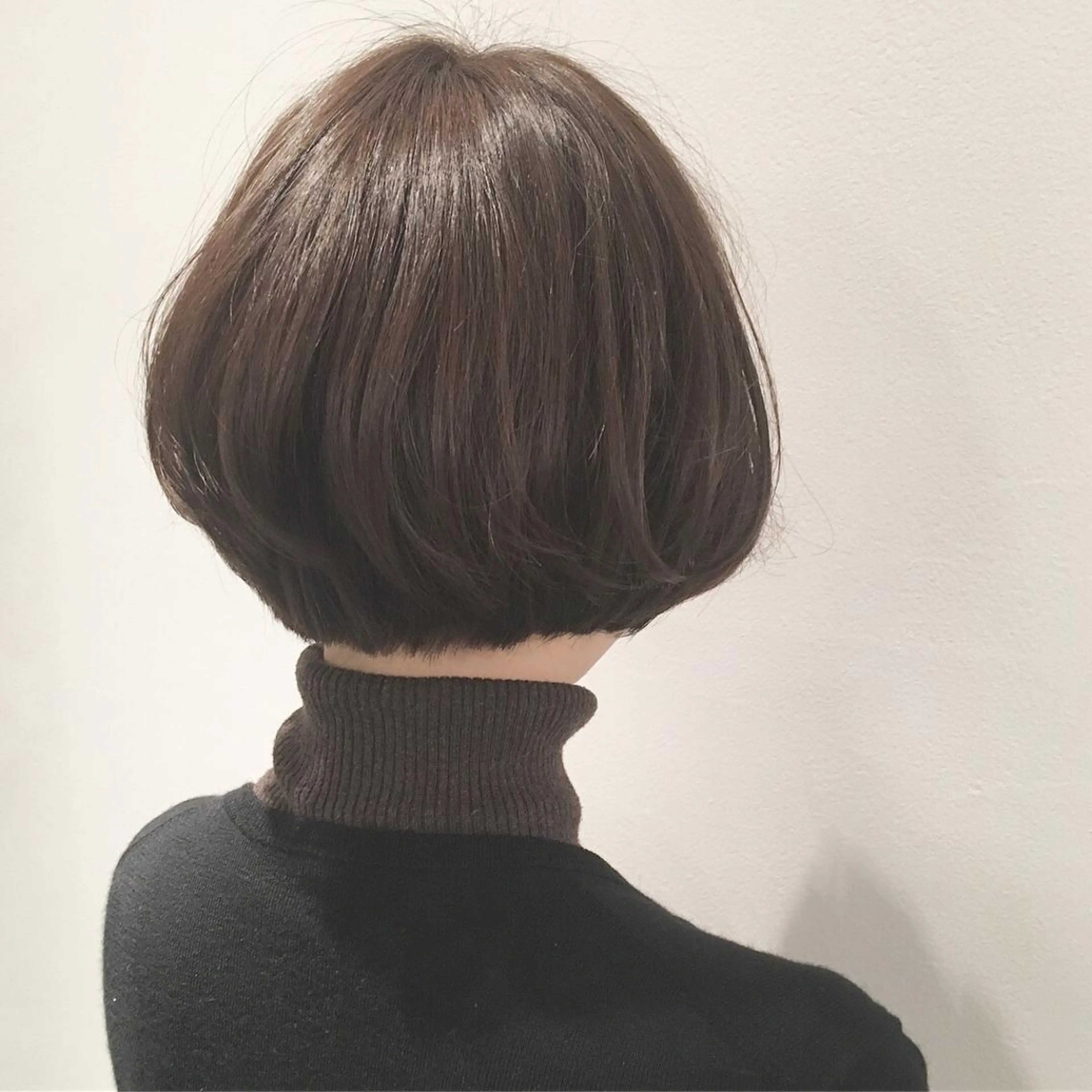 ショート カラー ture by gladのヘアスタイル