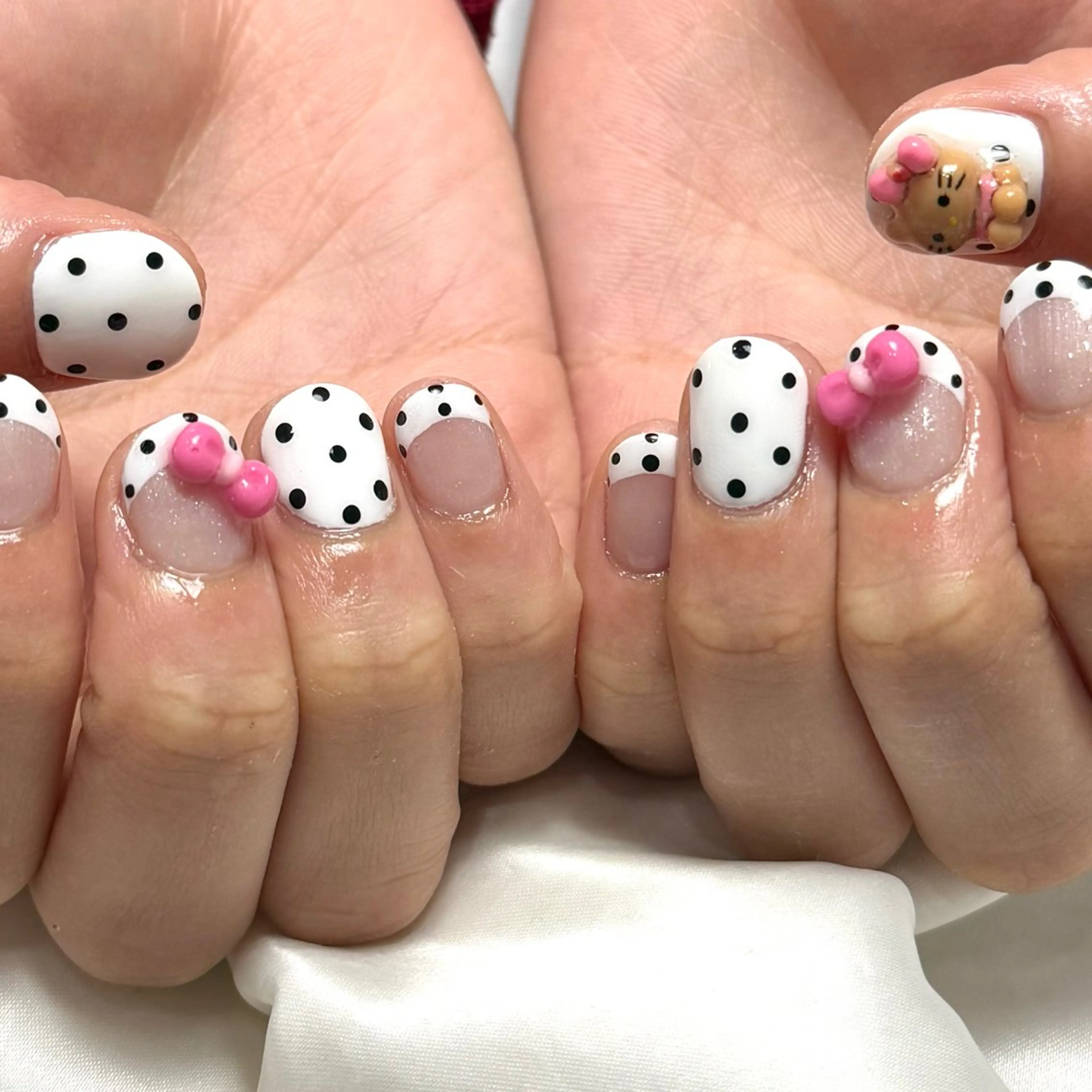 ネイル ドット Ray nail natsu🎀のネイルデザイン