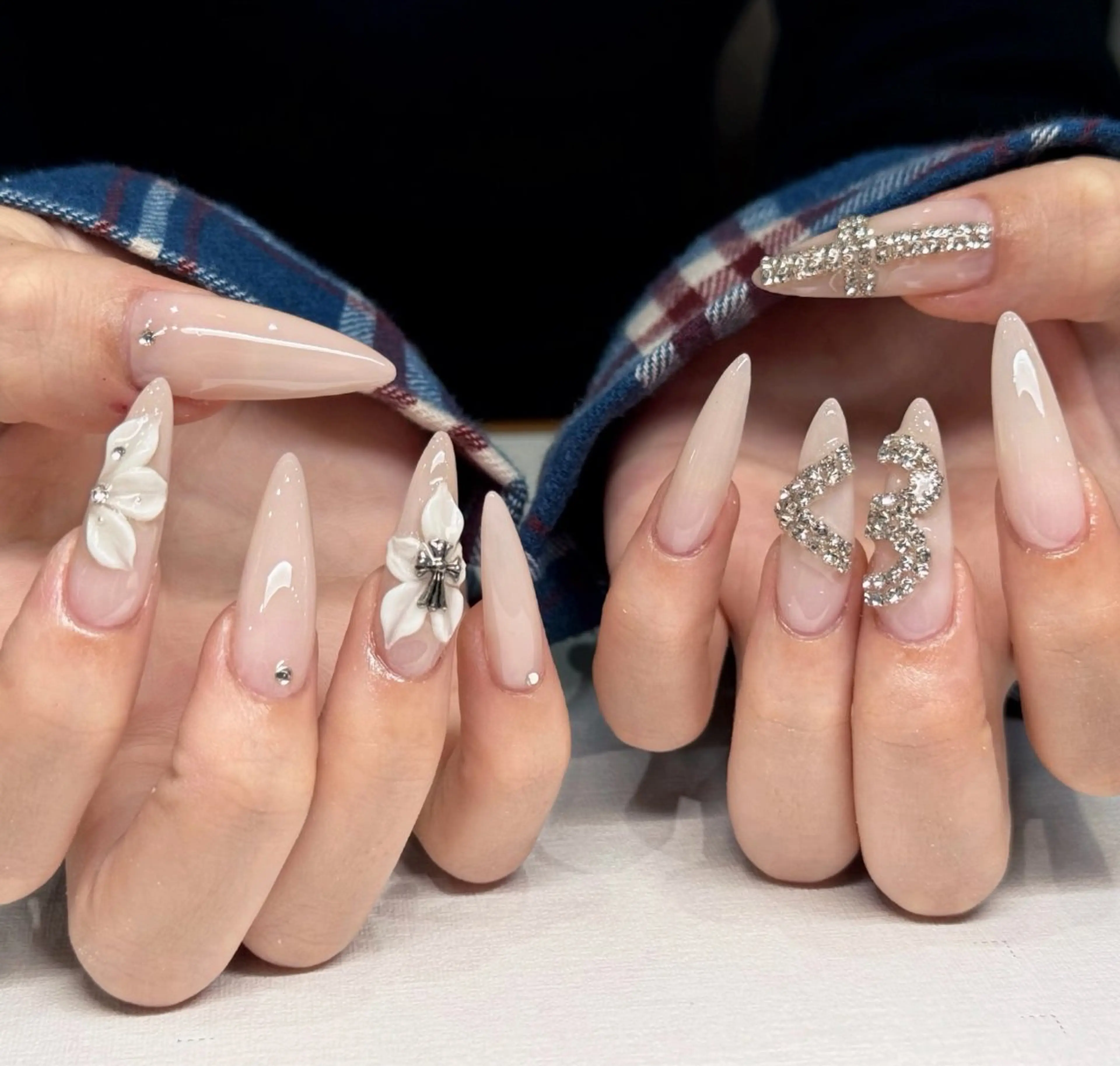 ネイル オーロラネイル ブルー チークネイル フットネイル フレンチネイル ハンドネイル REI NAのネイルデザイン