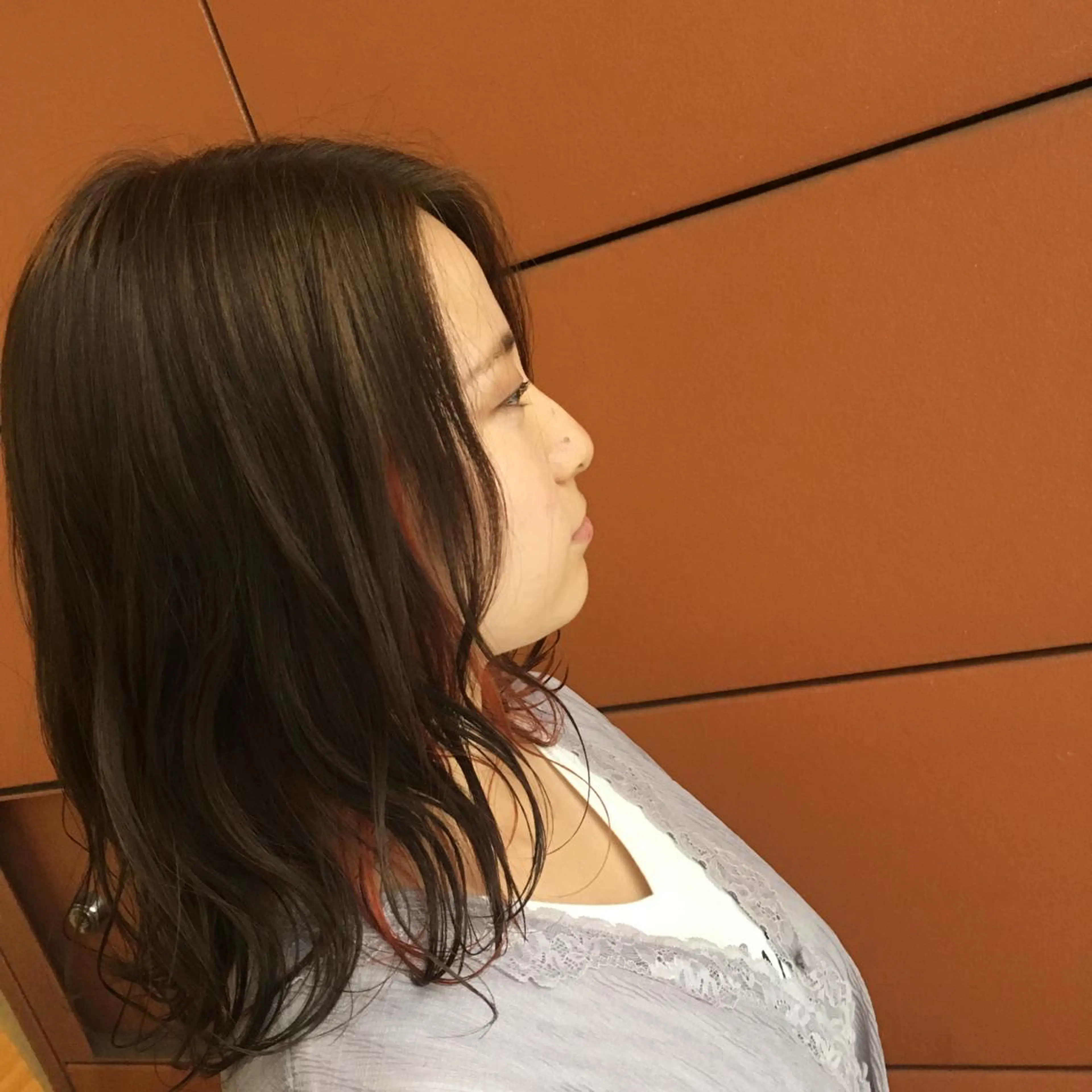 ミディアム カラー ベージュカラー 透明感カラー イルミナカラー インナーカラー オレンジ 井手 孔介のヘアスタイル