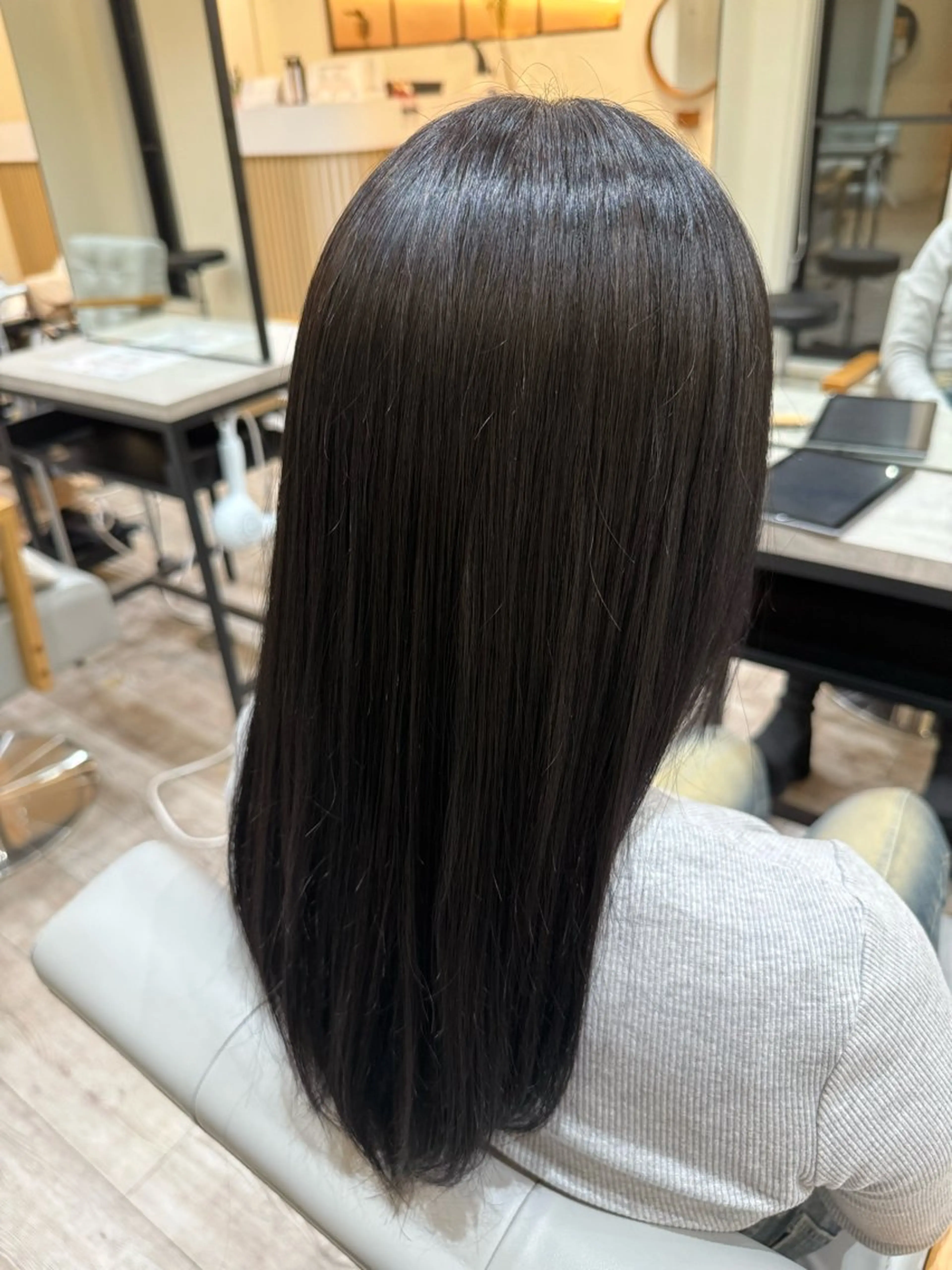 セミロング カラー ヘアカラー クロギ リョウのヘアスタイル