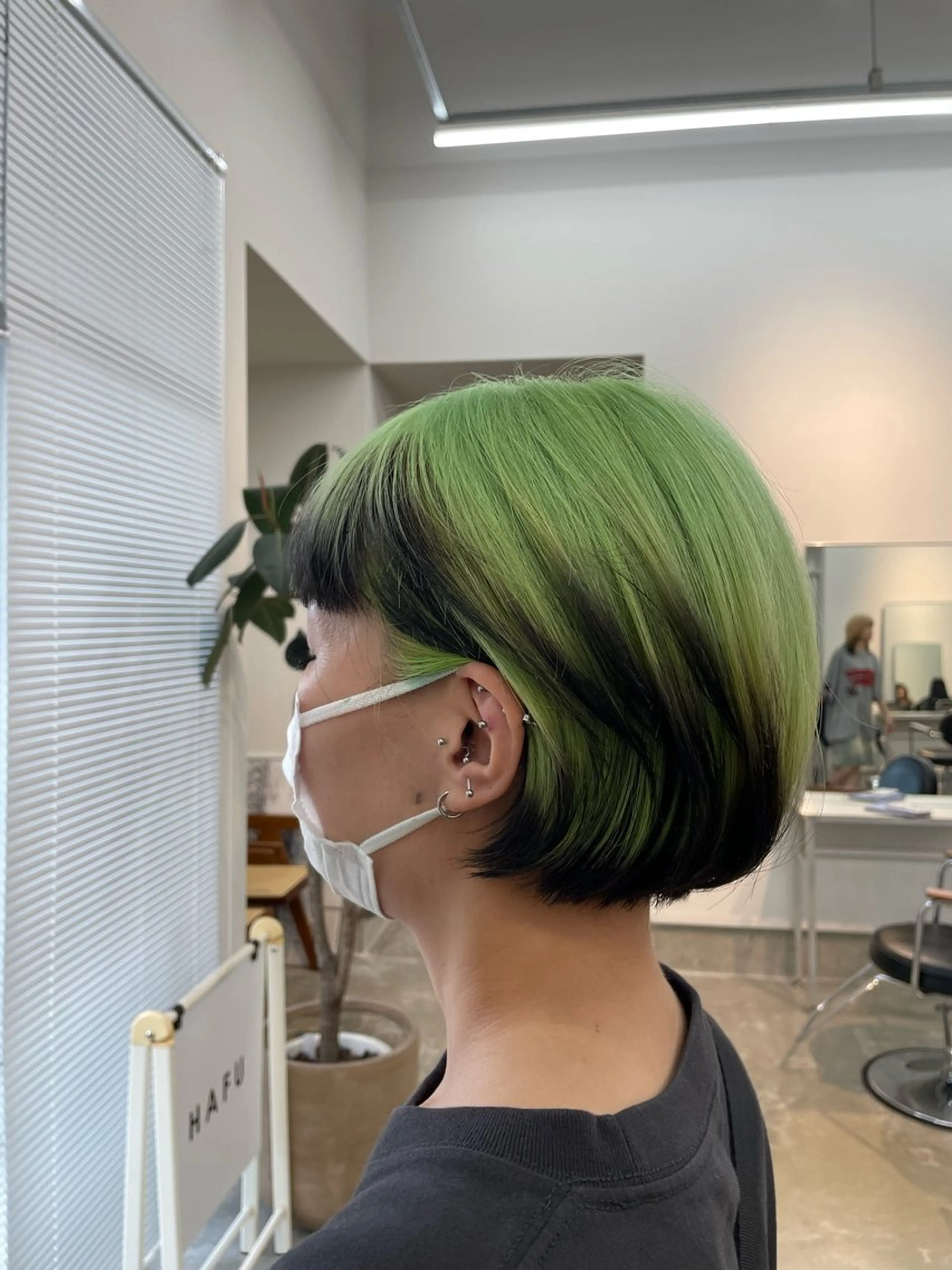 ショート カラー デザインカラー ヘアカラー トリートメント 宮本 祥生のヘアスタイル