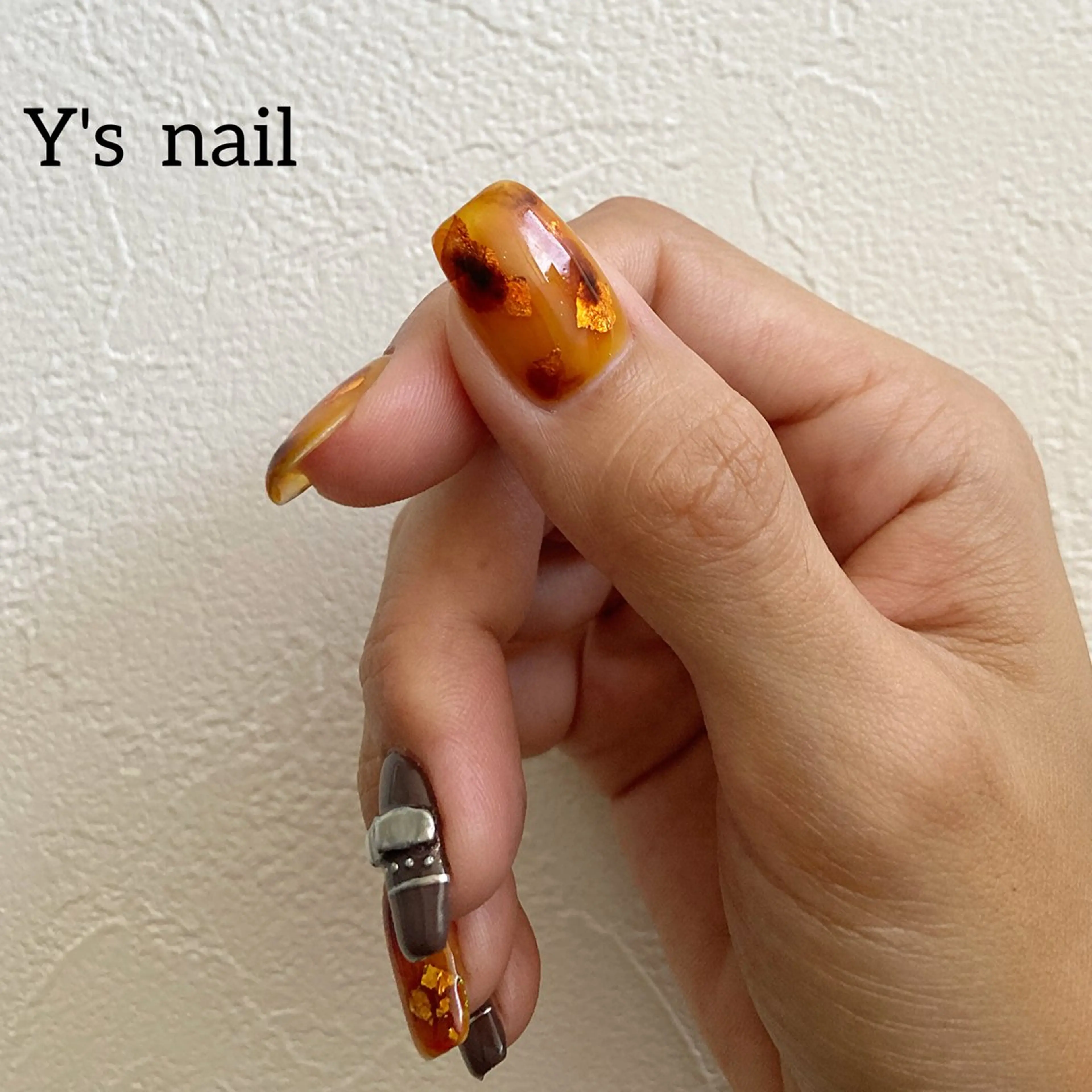 ネイル べっ甲ネイル 手書きが得意🖌️ Y’s  nailのネイルデザイン