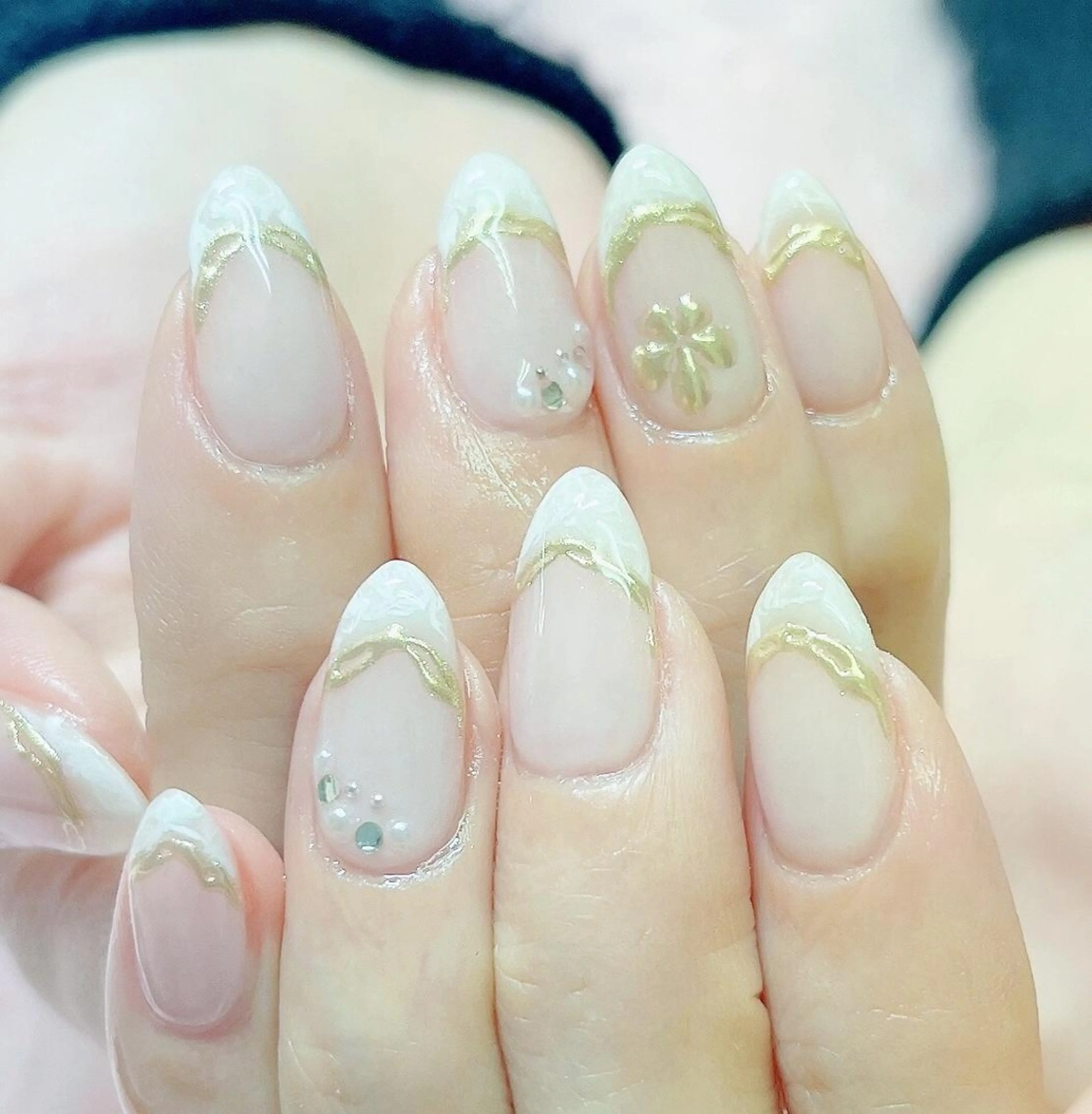 ネイル ハンドネイル MoonNail ユリ🌸のネイルデザイン