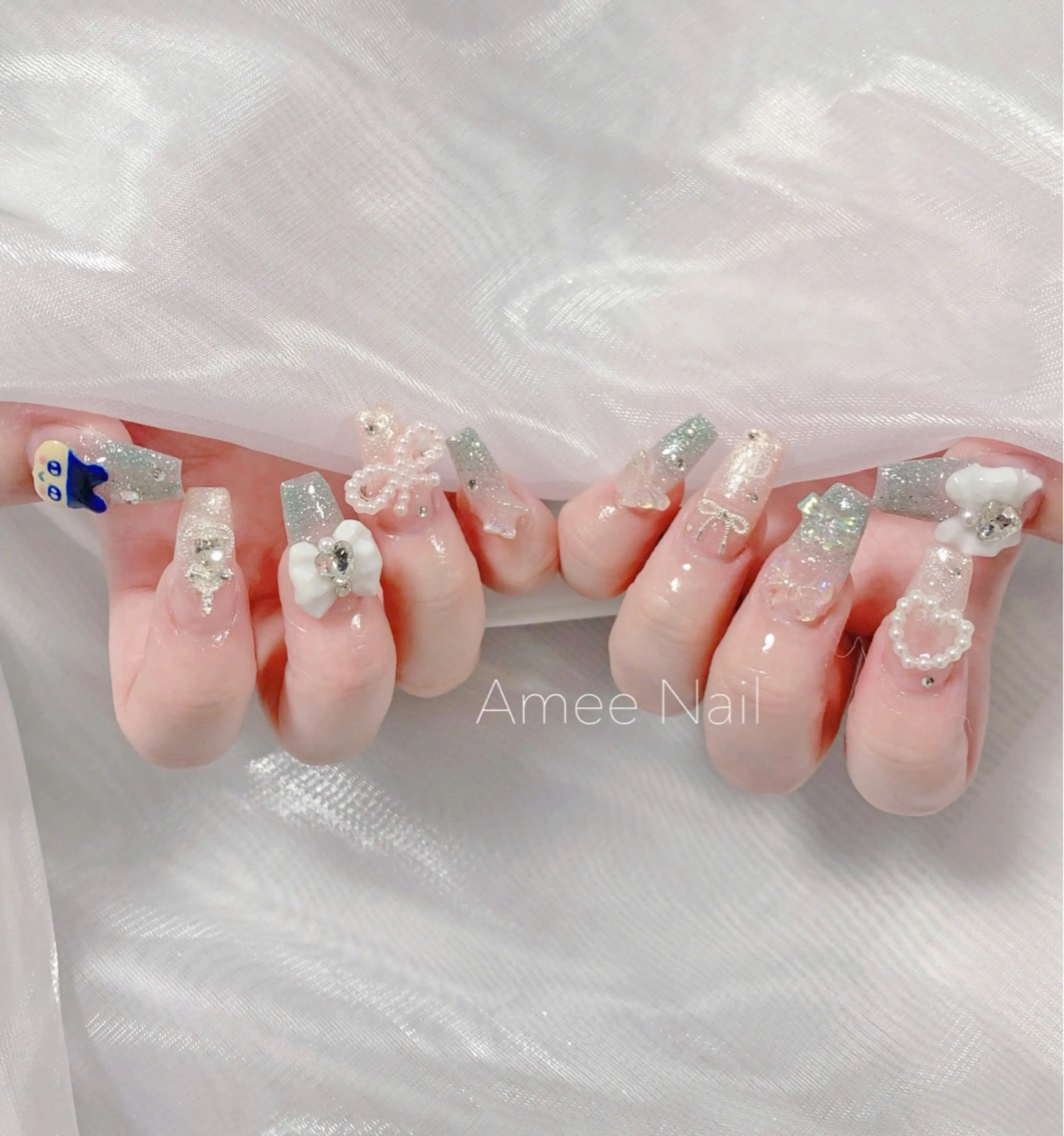 ネイル オーロラネイル クリアネイル フラッシュネイル ジェルネイル グラデーション ハンドネイル Amee Nail Salonのネイルデザイン
