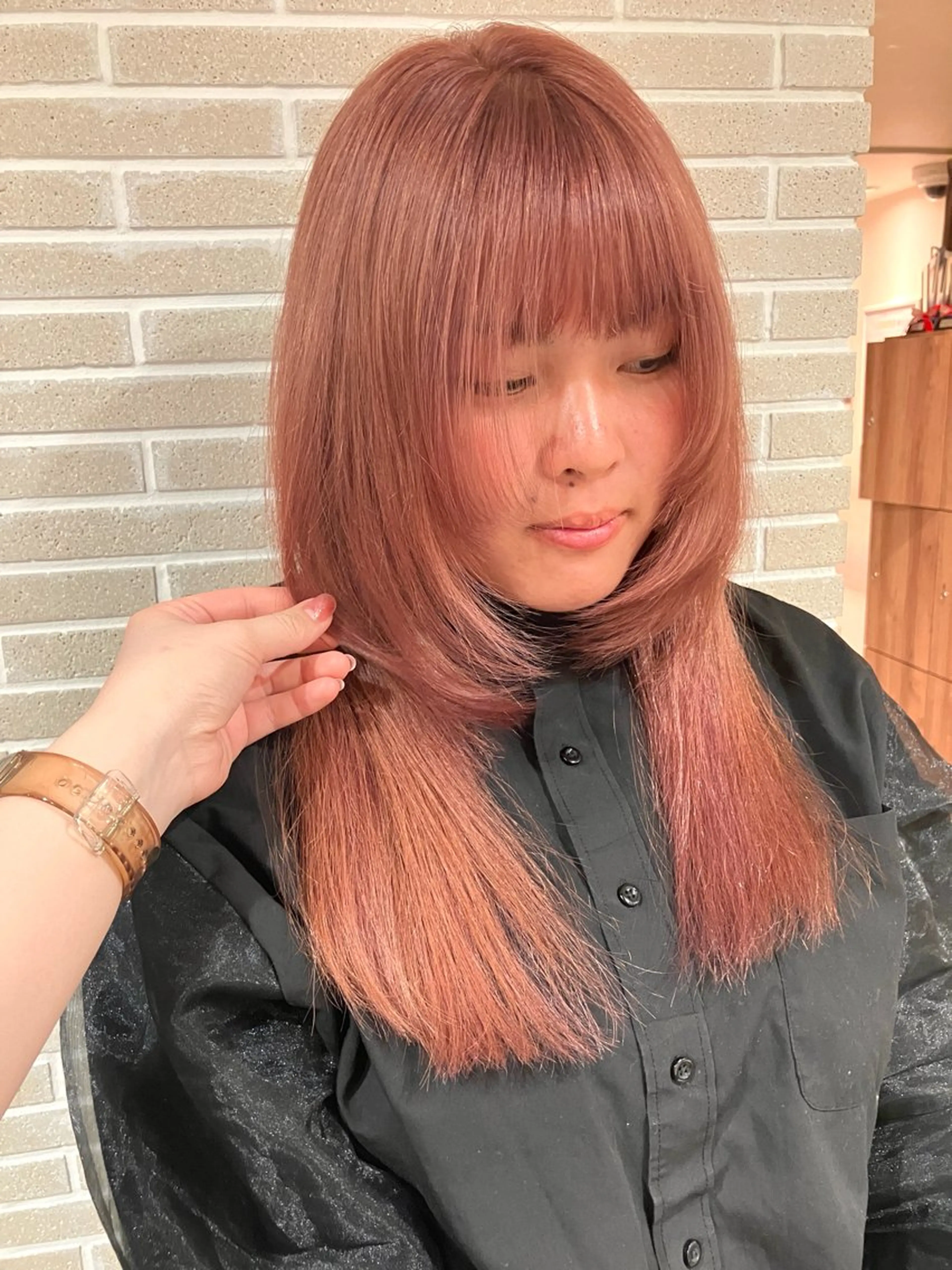 ロング カラー レイヤー/ブリ ーチ/ 岡本美優のヘアスタイル