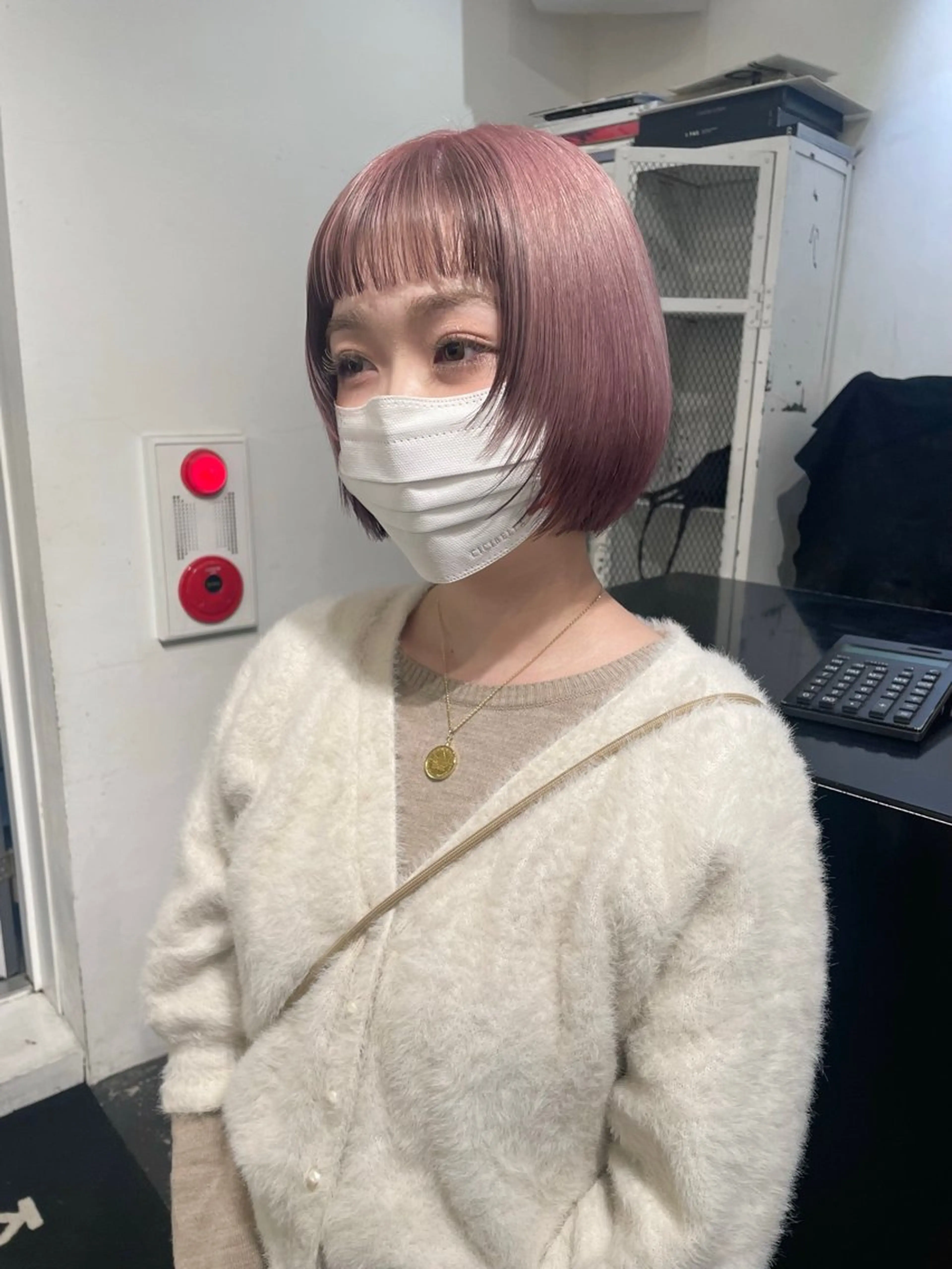 ショート カラー ヘアアレンジ ブリーチ ピンクカラー カット ヘアカラー トリートメント 艶ハイトーン/ヘア アレンジAYAKAのヘアスタイル