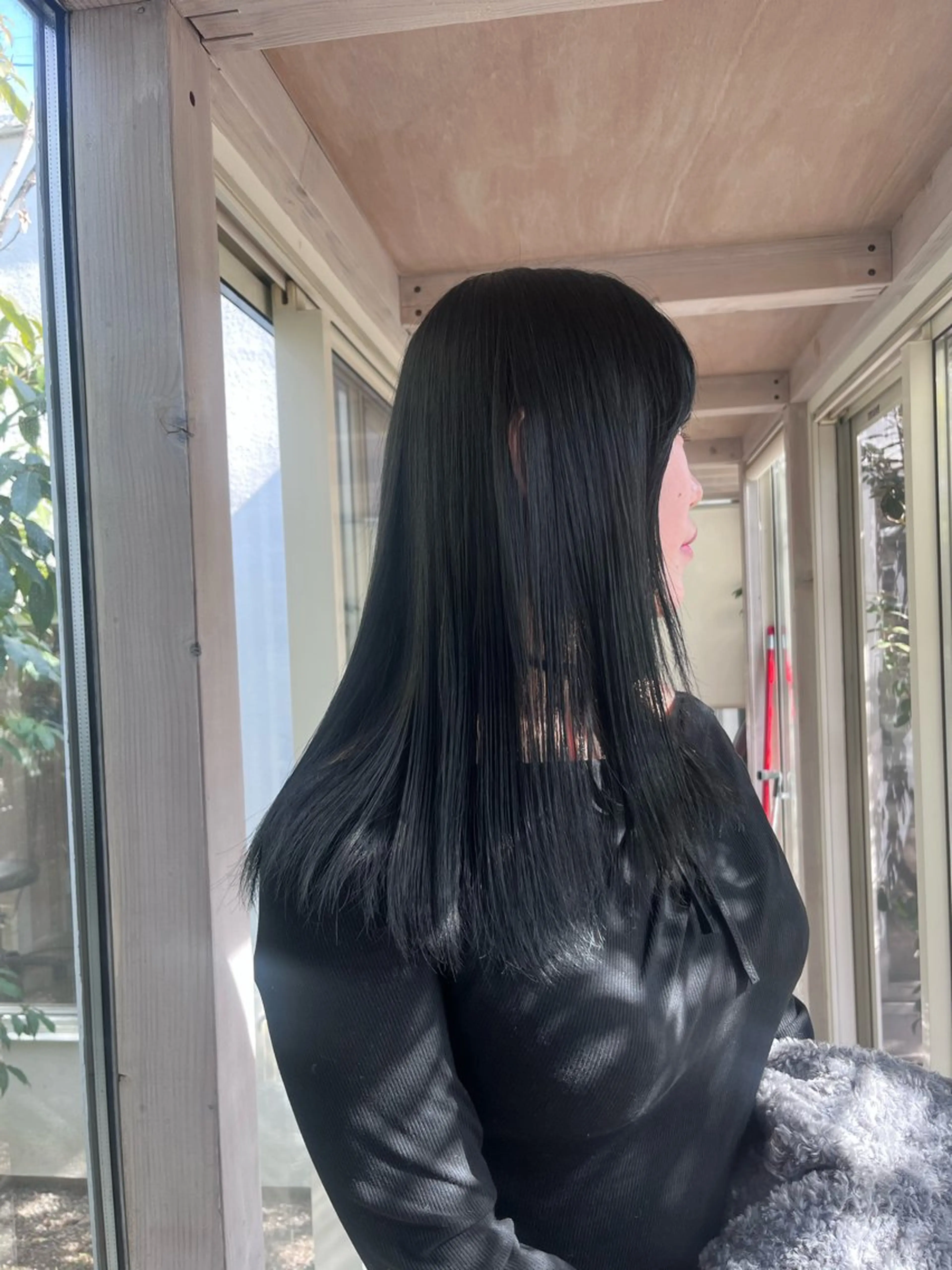 ロング 実生miu 個性派ハイトーンのヘアスタイル