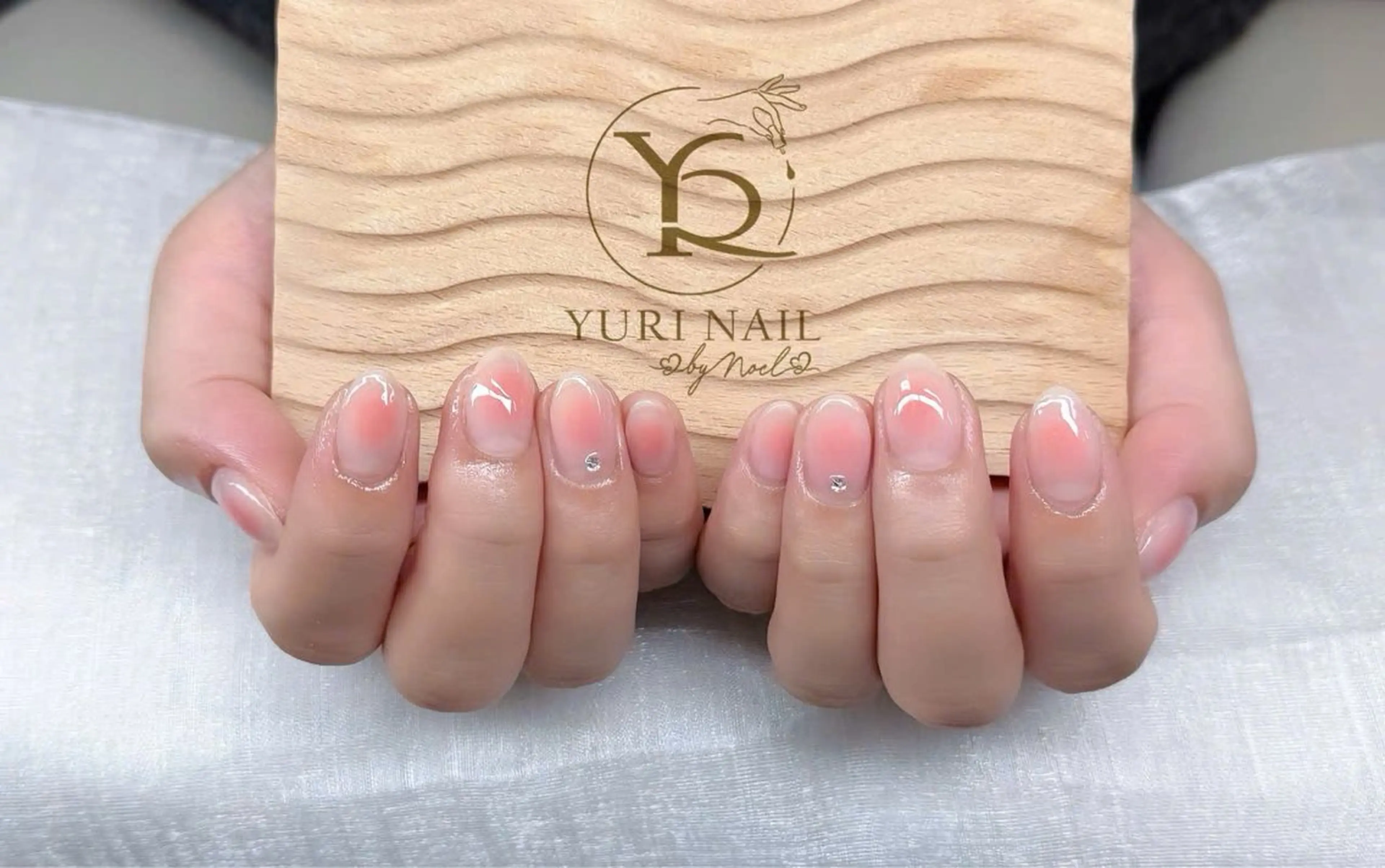 ネイル オーロラネイル ブルー チークネイル フットネイル フレンチネイル ハンドネイル フットネイル ハンドケア YURI Nail NARITAのネイルデザイン