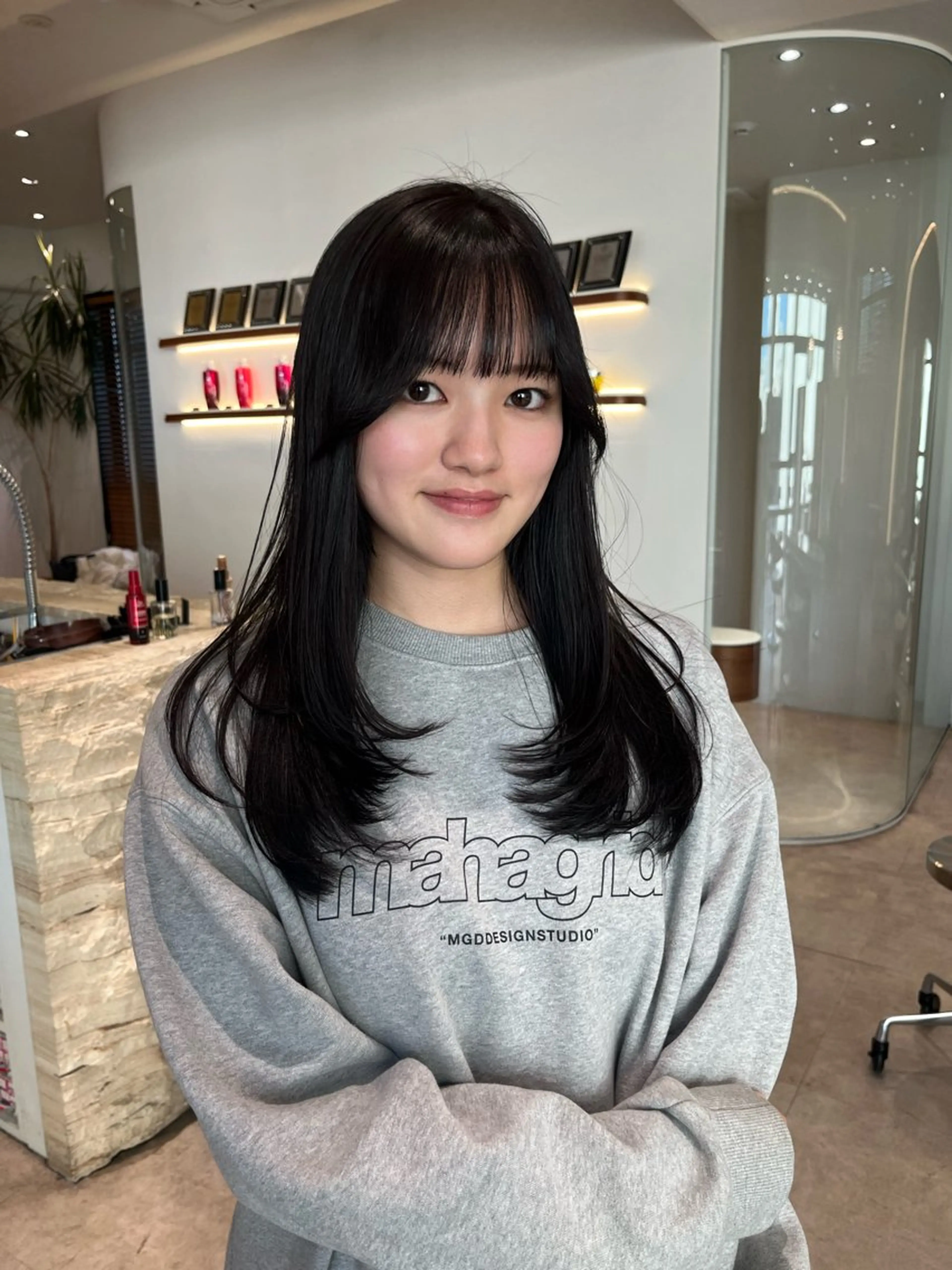 セミロング レイヤーカット 小顔カット カット ヘアカラー トリートメント レイヤー似合わせ 透明感カラーりきやのヘアスタイル
