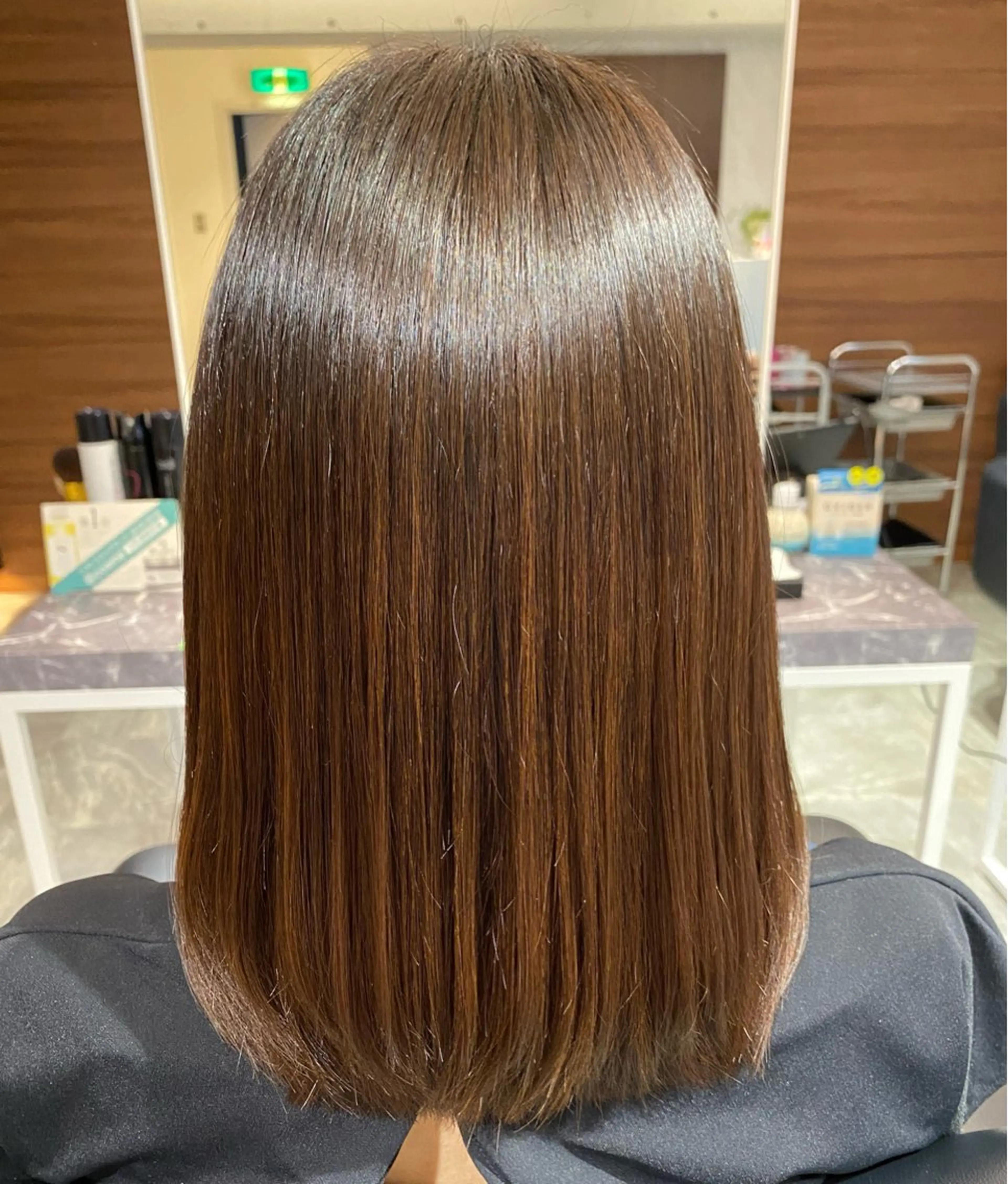 ミディアム カット 縮毛矯正 安田 菜摘のヘアスタイル