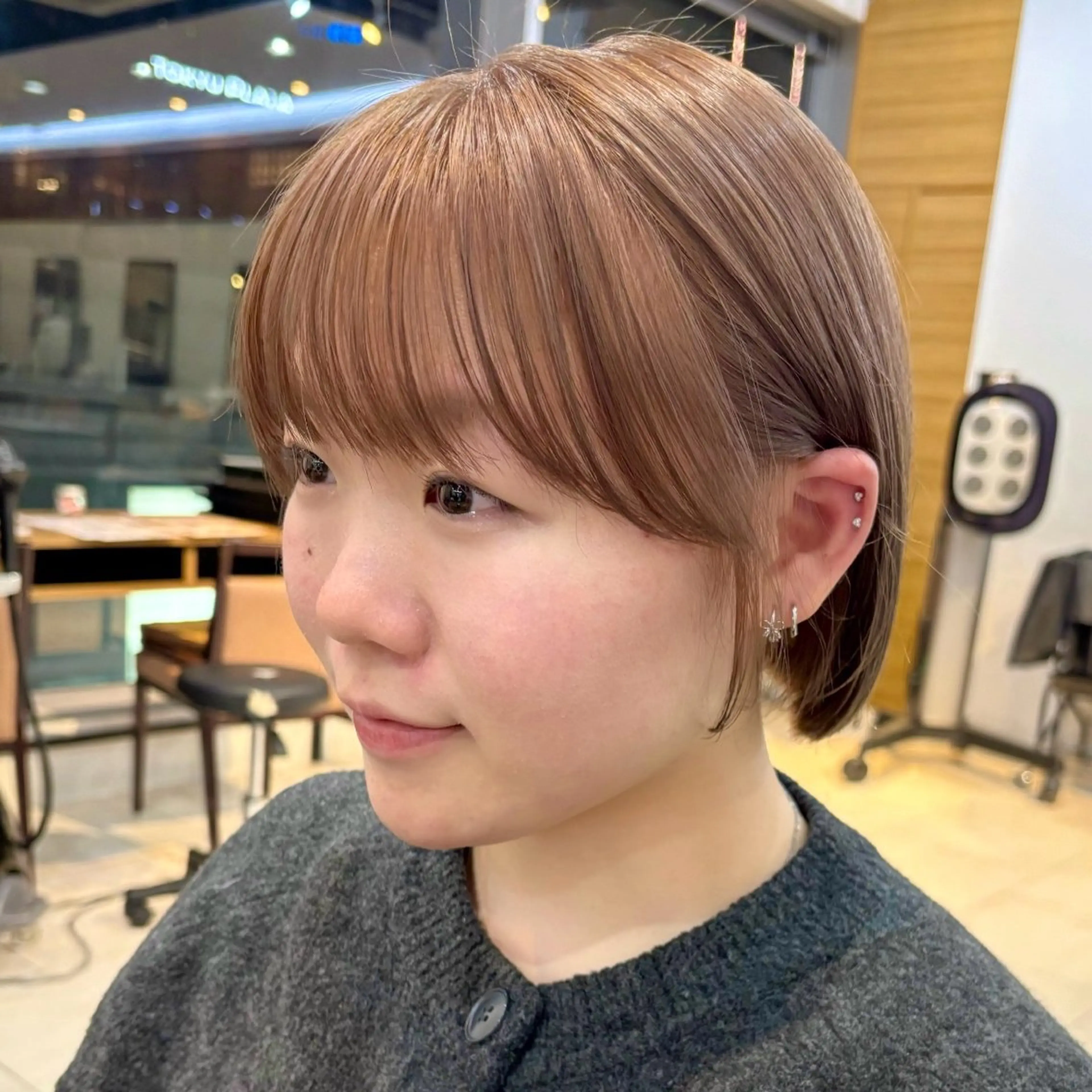 ショート カラー ベージュカラー ブリーチ ハイトーンカラー ミルクティーベージュ ボブ 顔まわり🥨レイヤー /透明感/水口舞奈のヘアスタイル