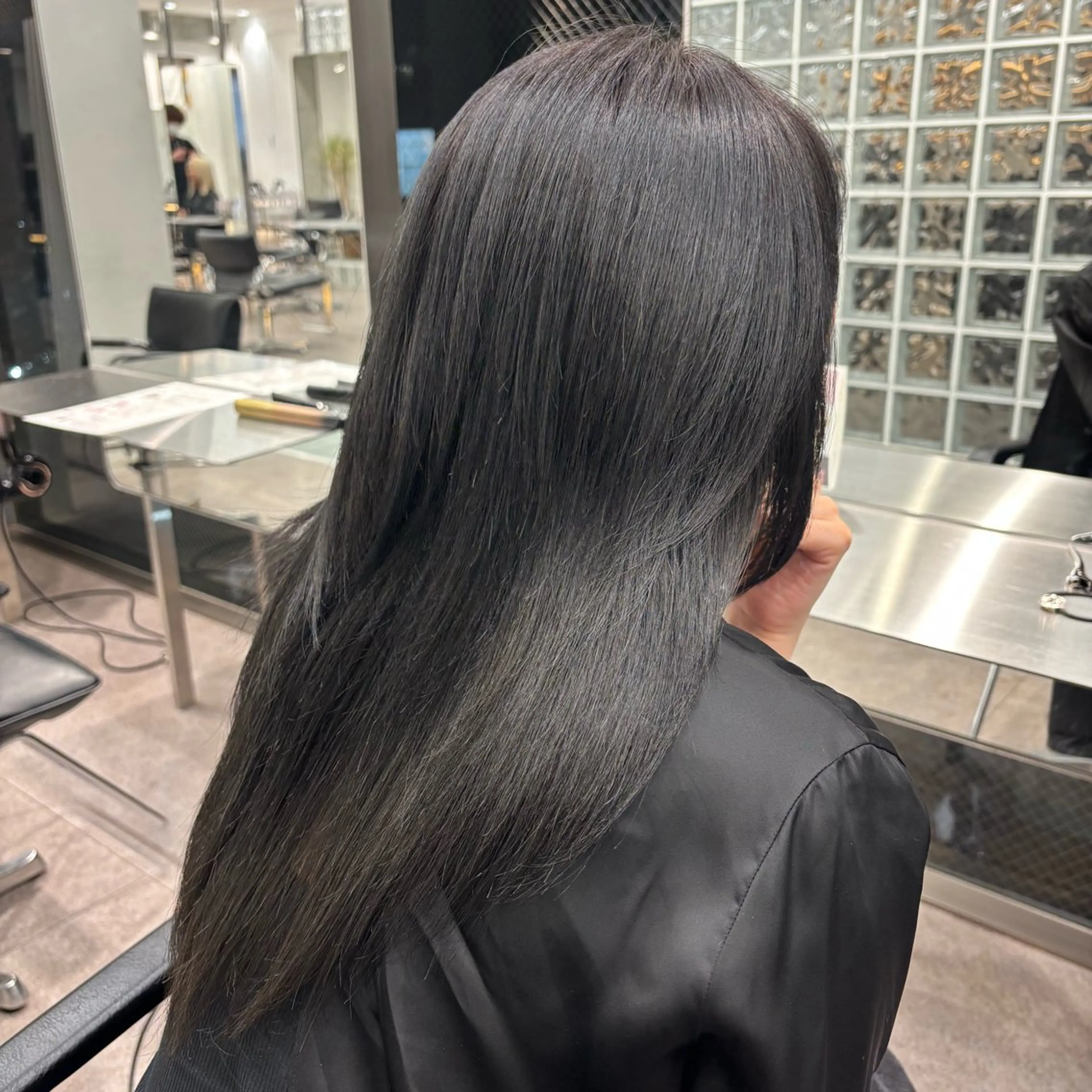 ロング カラー 望月 菜央のヘアスタイル