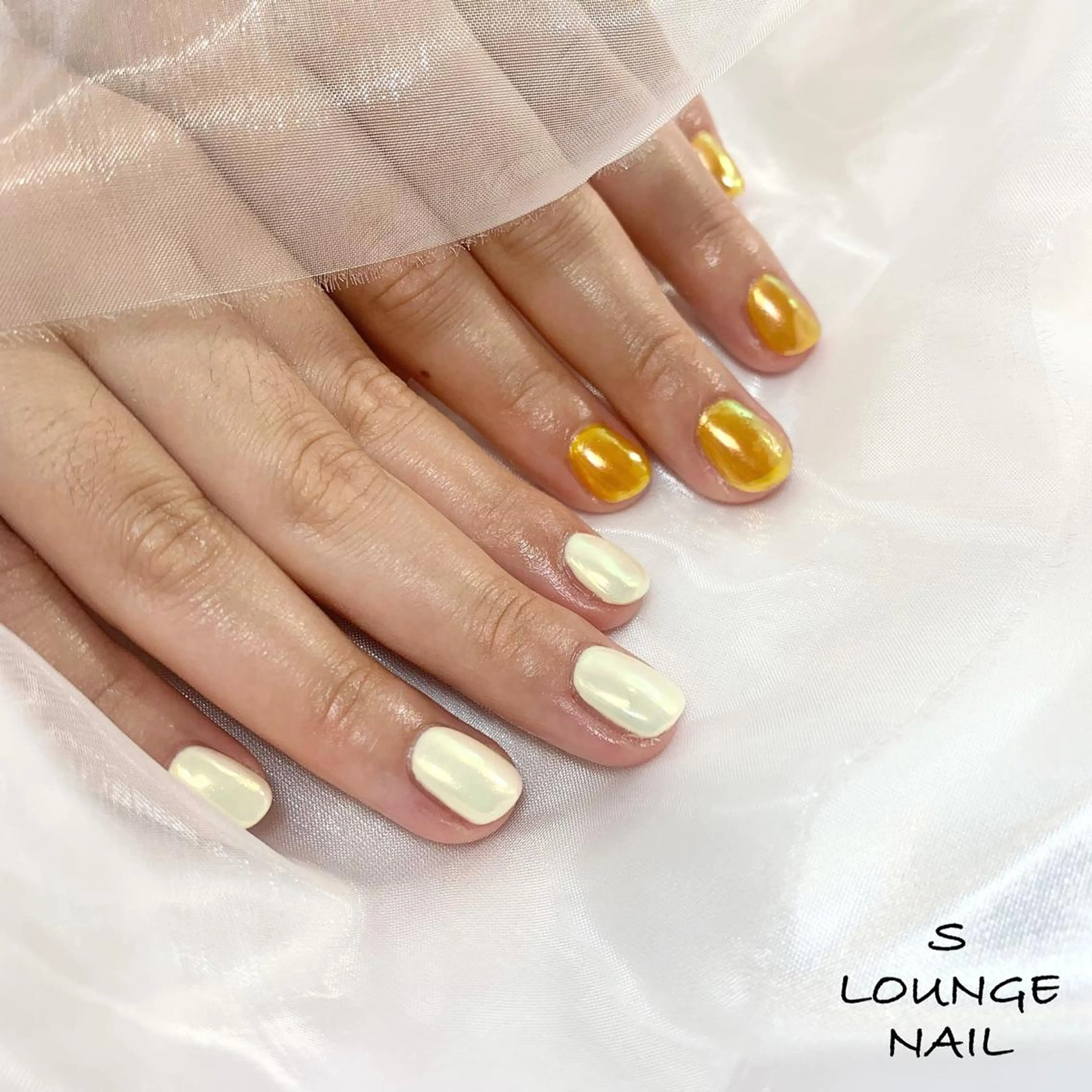 ネイル オーロラネイル 黄色 ハンドネイル フットネイル S LOUNGE NAIL所属・パーツたくさん🍓 SUMIのネイルデザイン