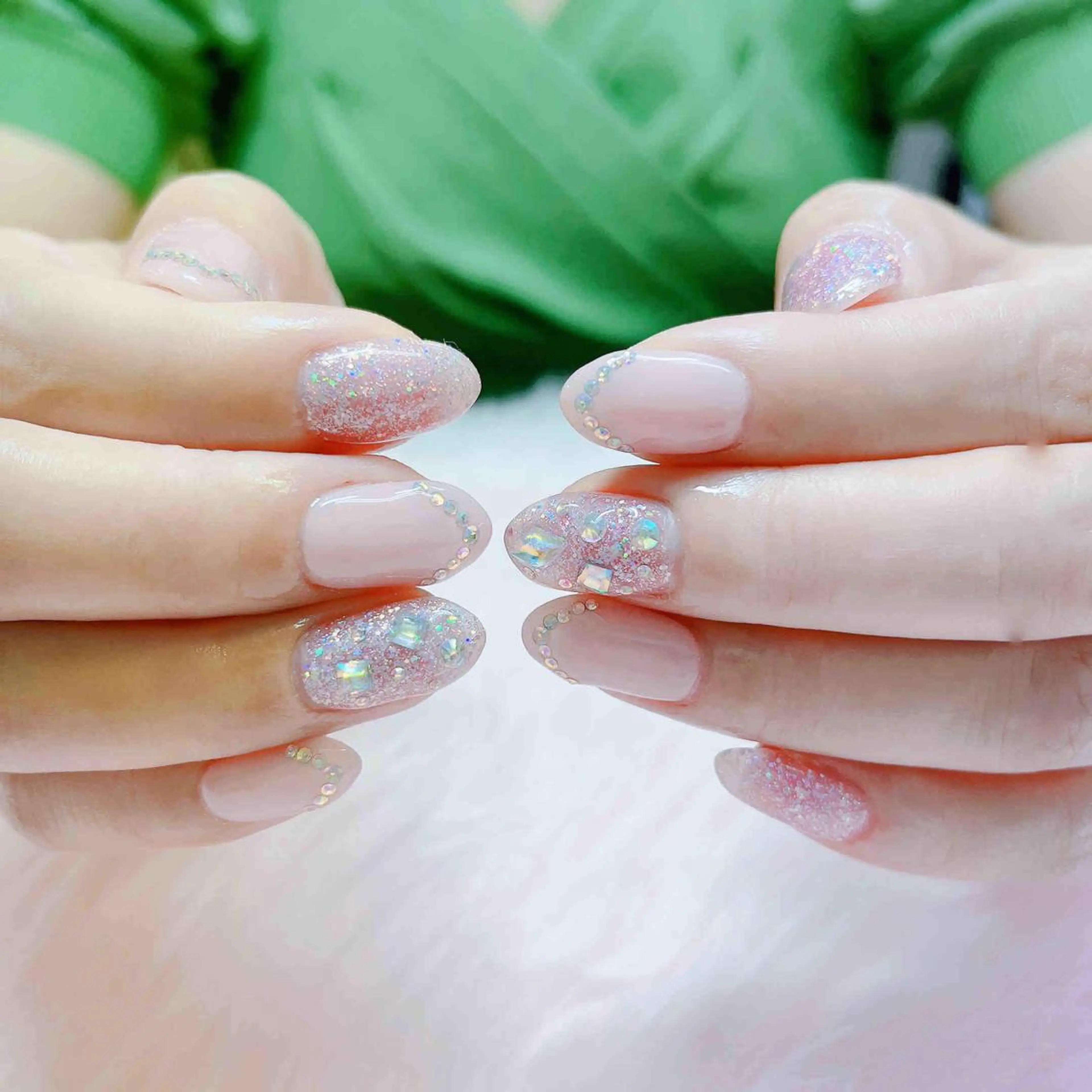 ネイル キラキラネイル ワンカラーネイル ハンドネイル MoonNail ユリ🌸のネイルデザイン