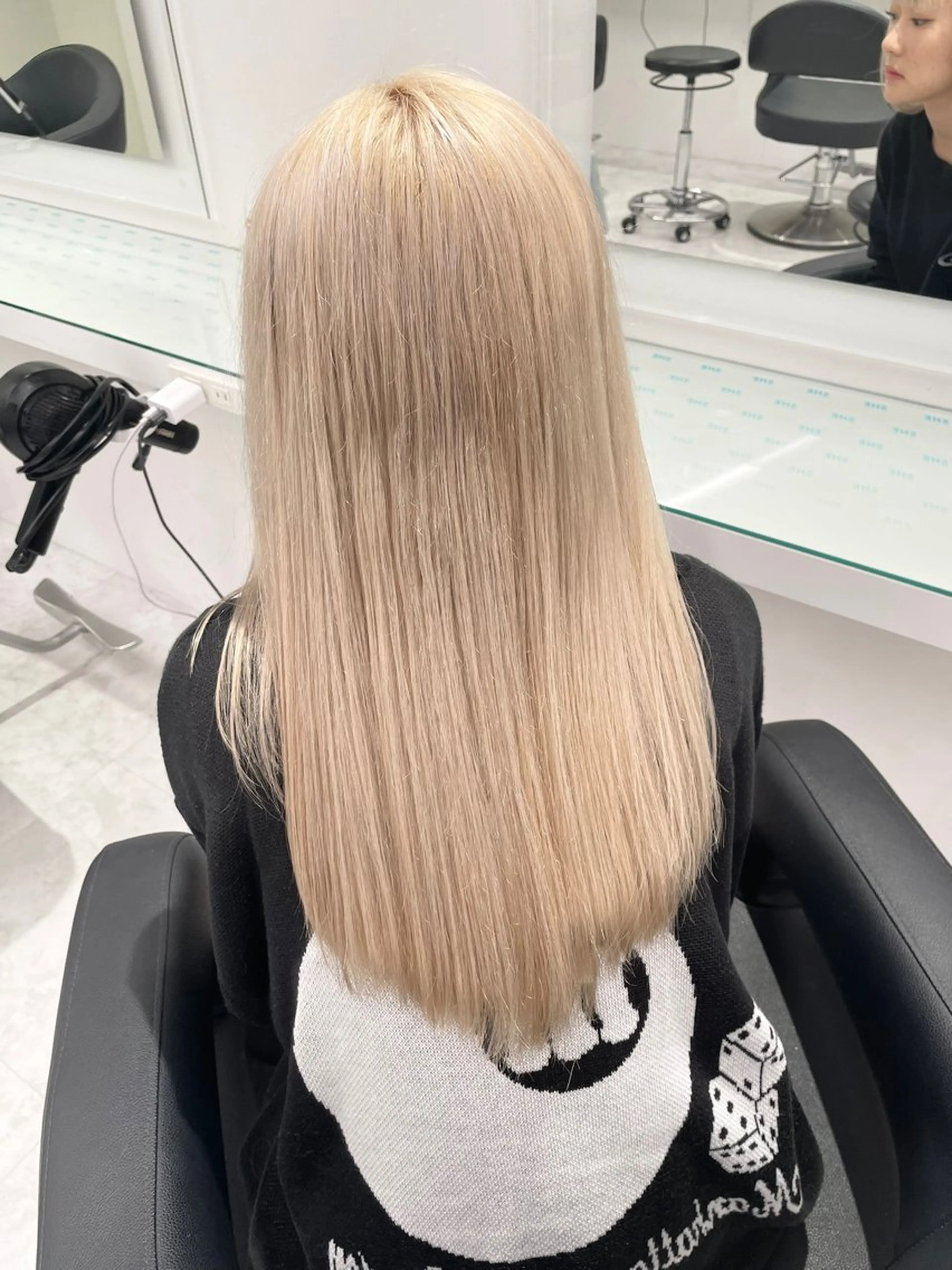 ロング カラー ヘアアレンジ ハイトーン艶カラー 🤍ゆうひのヘアスタイル