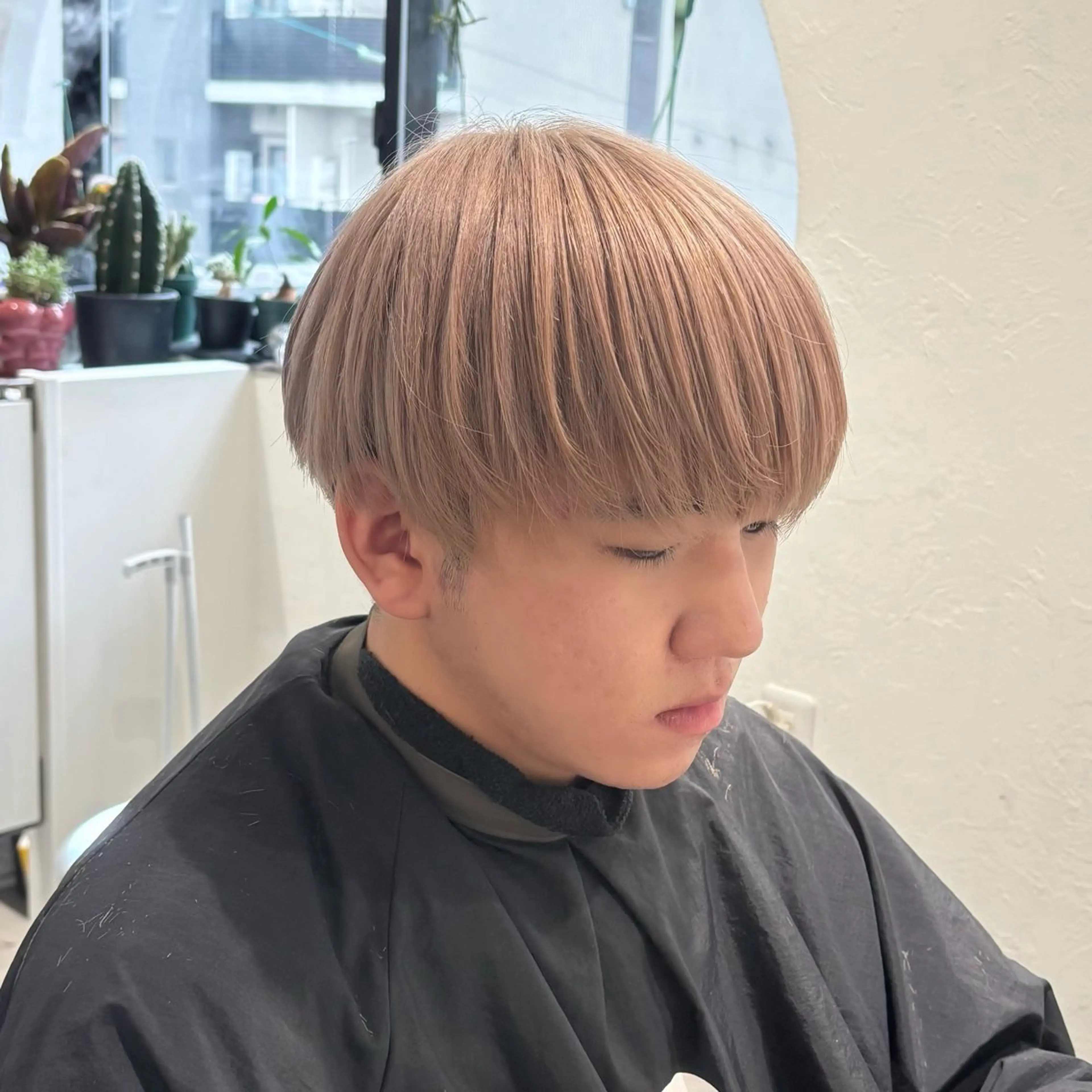 メンズ メンズブリーチ ヘアカラー 美容室ORIKA AI レイヤーカットのヘアスタイル