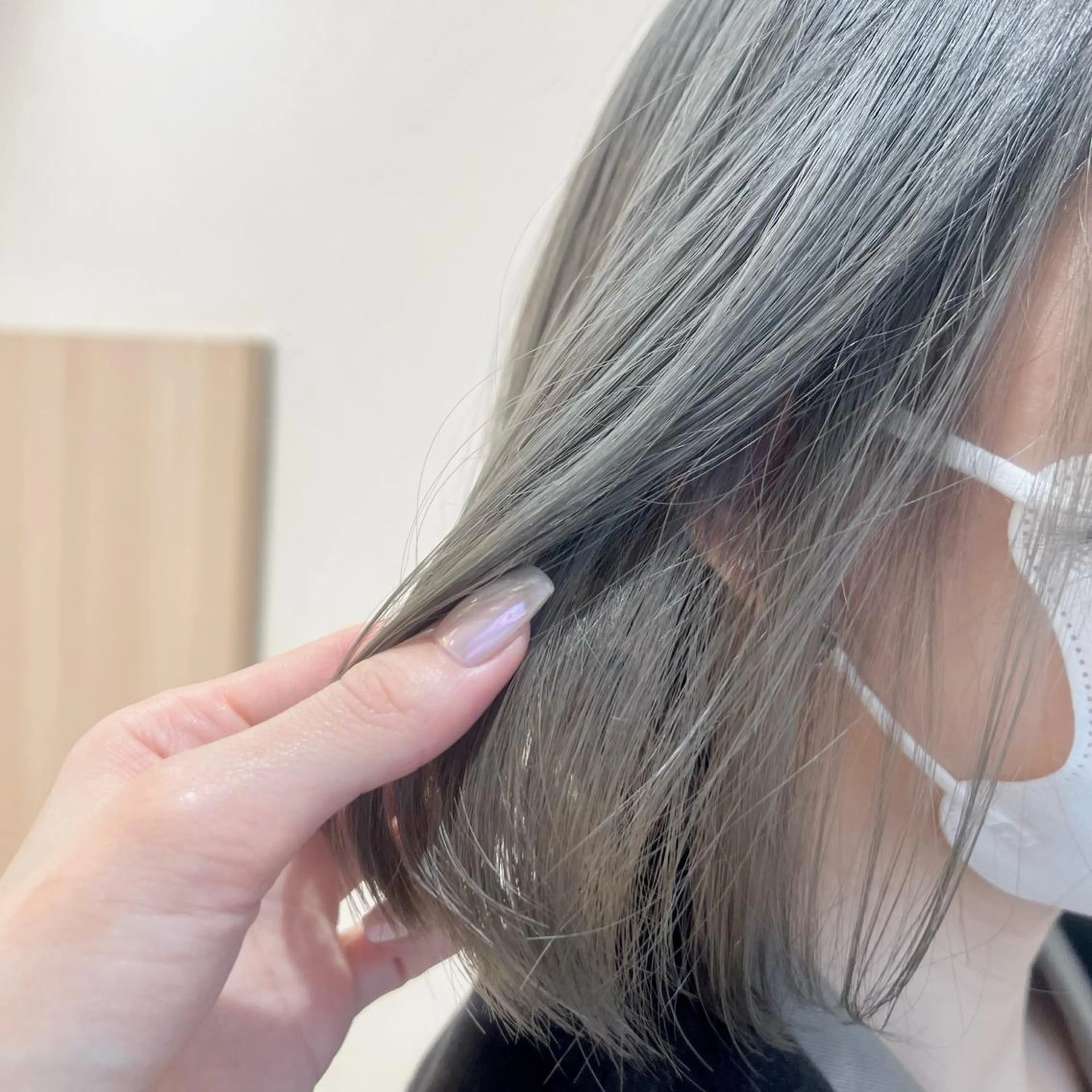 ショート カラー ヘアカラー トリートメント 店長ハイトーンカラー 柞山史奈のヘアスタイル