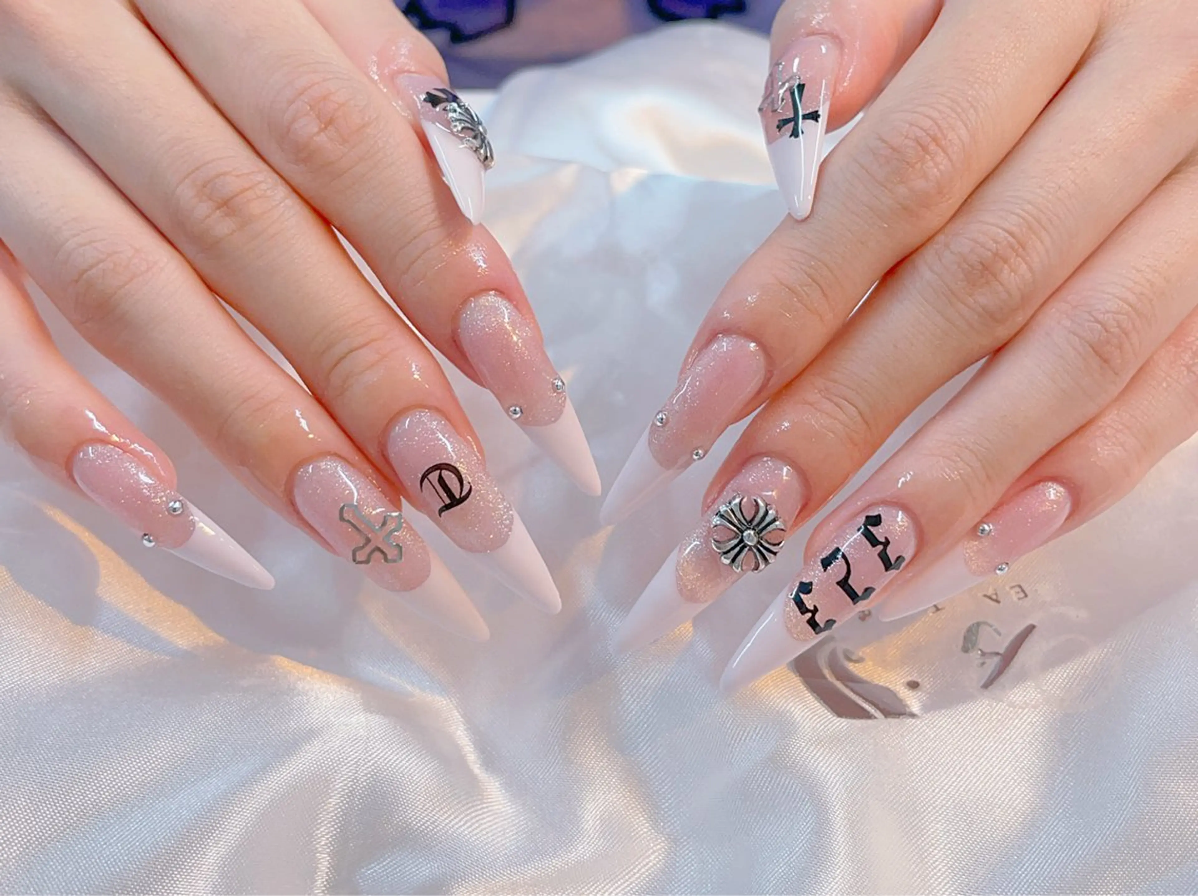 ネイル アートネイル チークネイル ジェルネイル ロングネイル マグネットネイル ハンドネイル Rin Nail 新大久保店のネイルデザイン