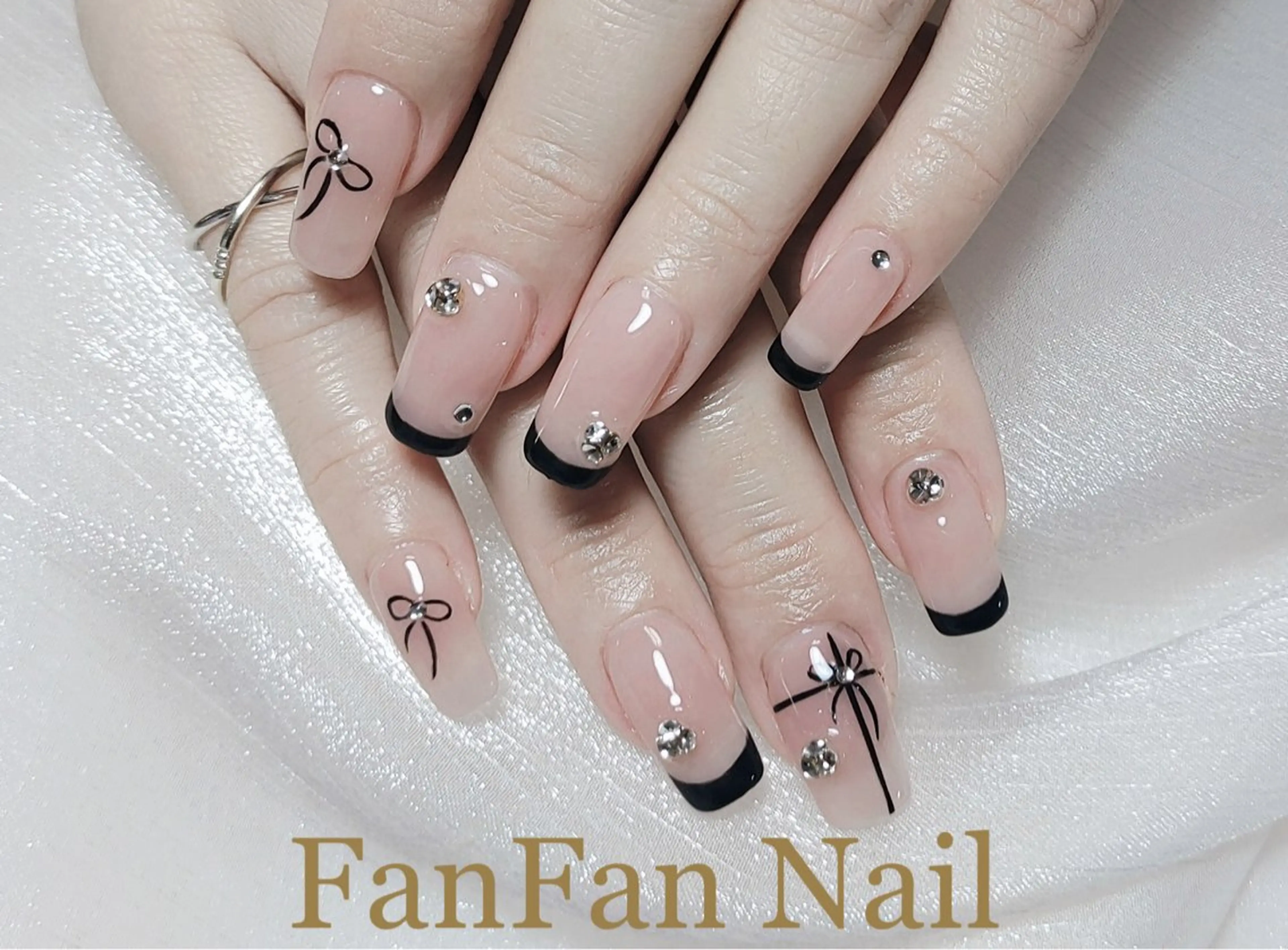 ネイル アートネイル オーロラネイル ガーリー キラキラネイル 韓国ネイル ハンドネイル KaKa FanFanNailのネイルデザイン