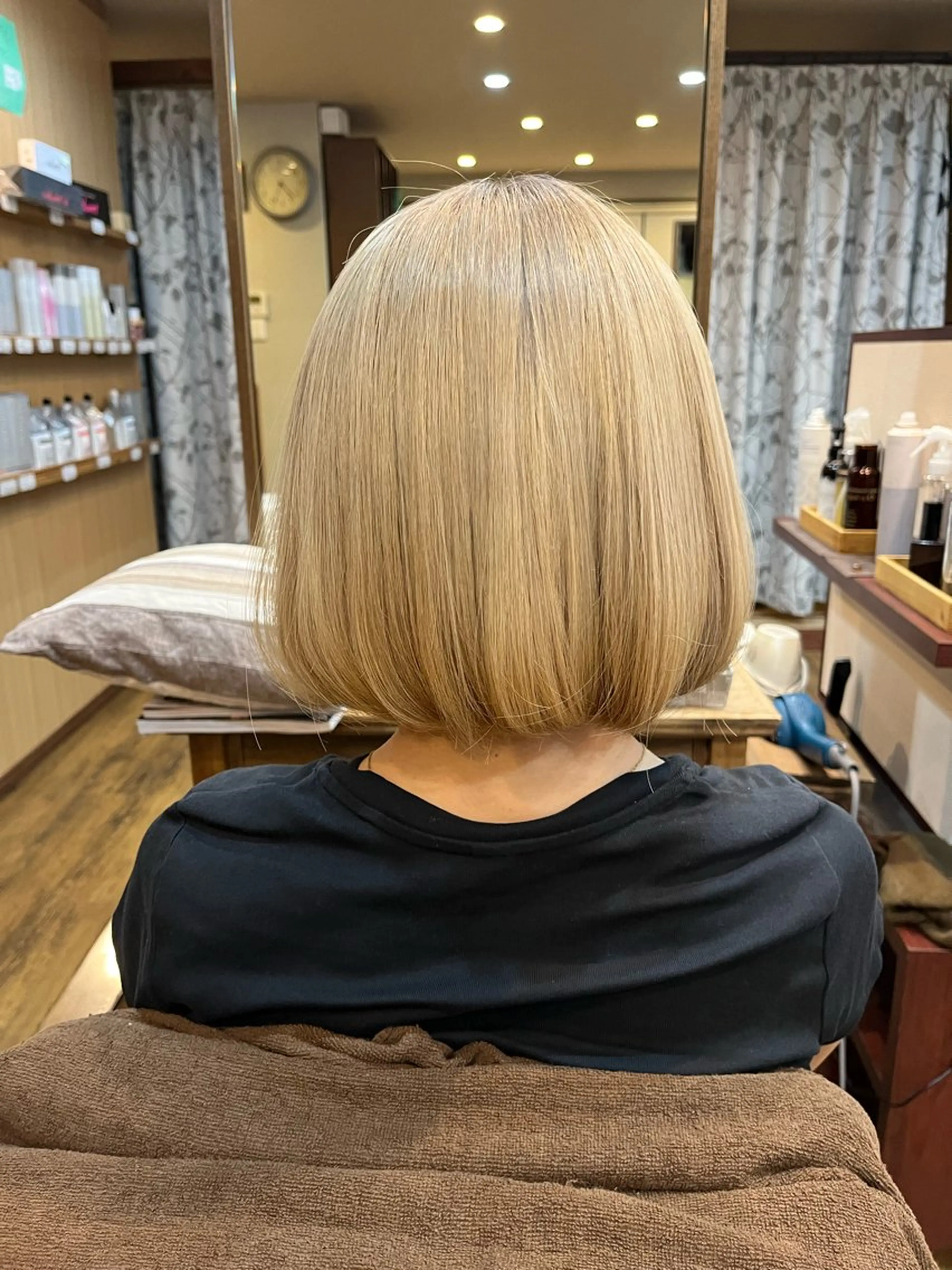 ショート カラー ブリーチ ブロンド 大人女子&髪改善専門 Nobuフリーランスのヘアスタイル