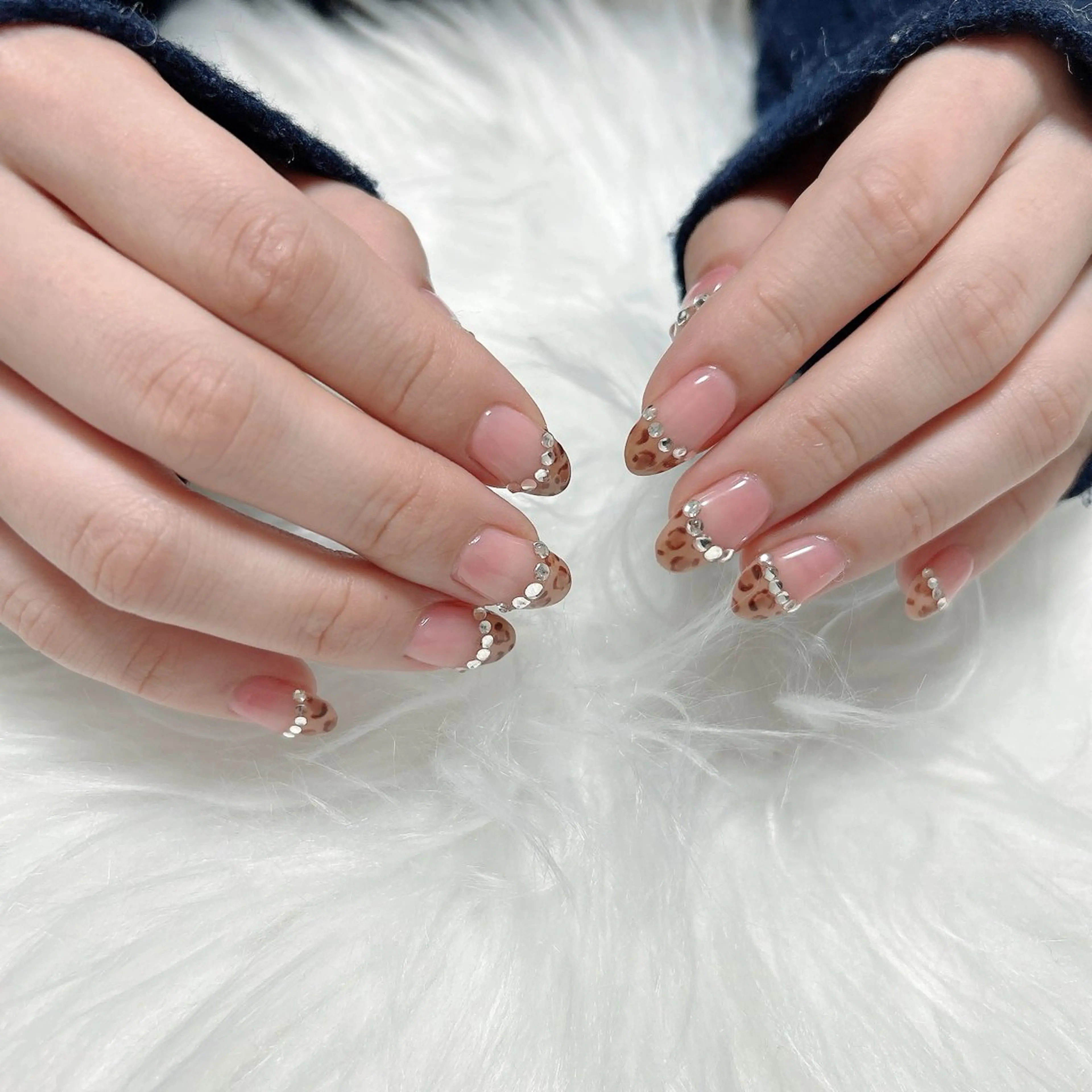 ネイル アニマル柄 フレンチネイル ジェルネイル ストーンネイル Total Beauty Salon Charlme所属・【早朝・深夜🉑】 Charlmeのネイルデザイン