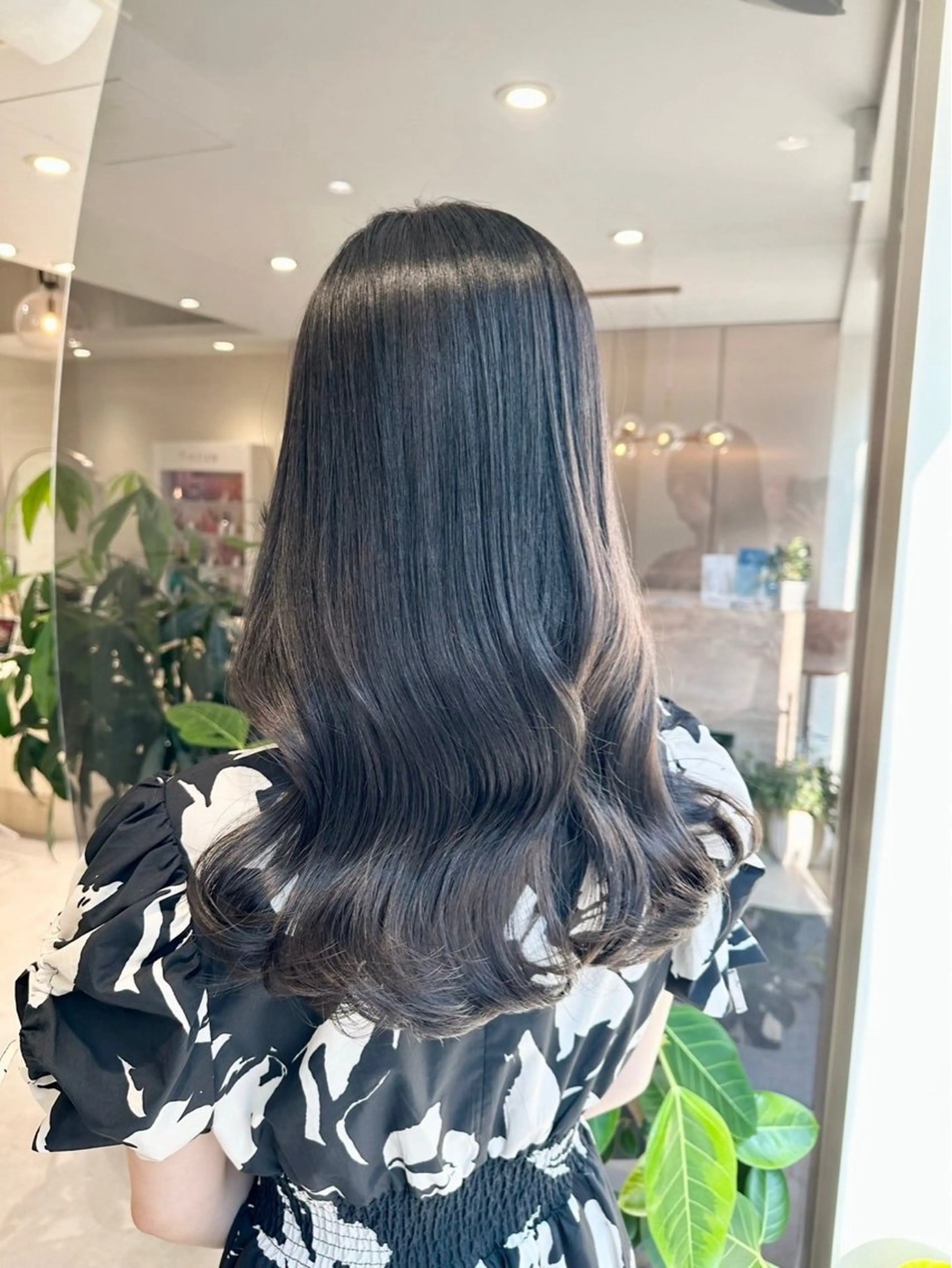 ロング カラー ベージュカラー 透明感カラー グレージュ オリーブベージュ オリーブカラー カット無料｜レイヤー カット｜韓国モテへアのヘアスタイル