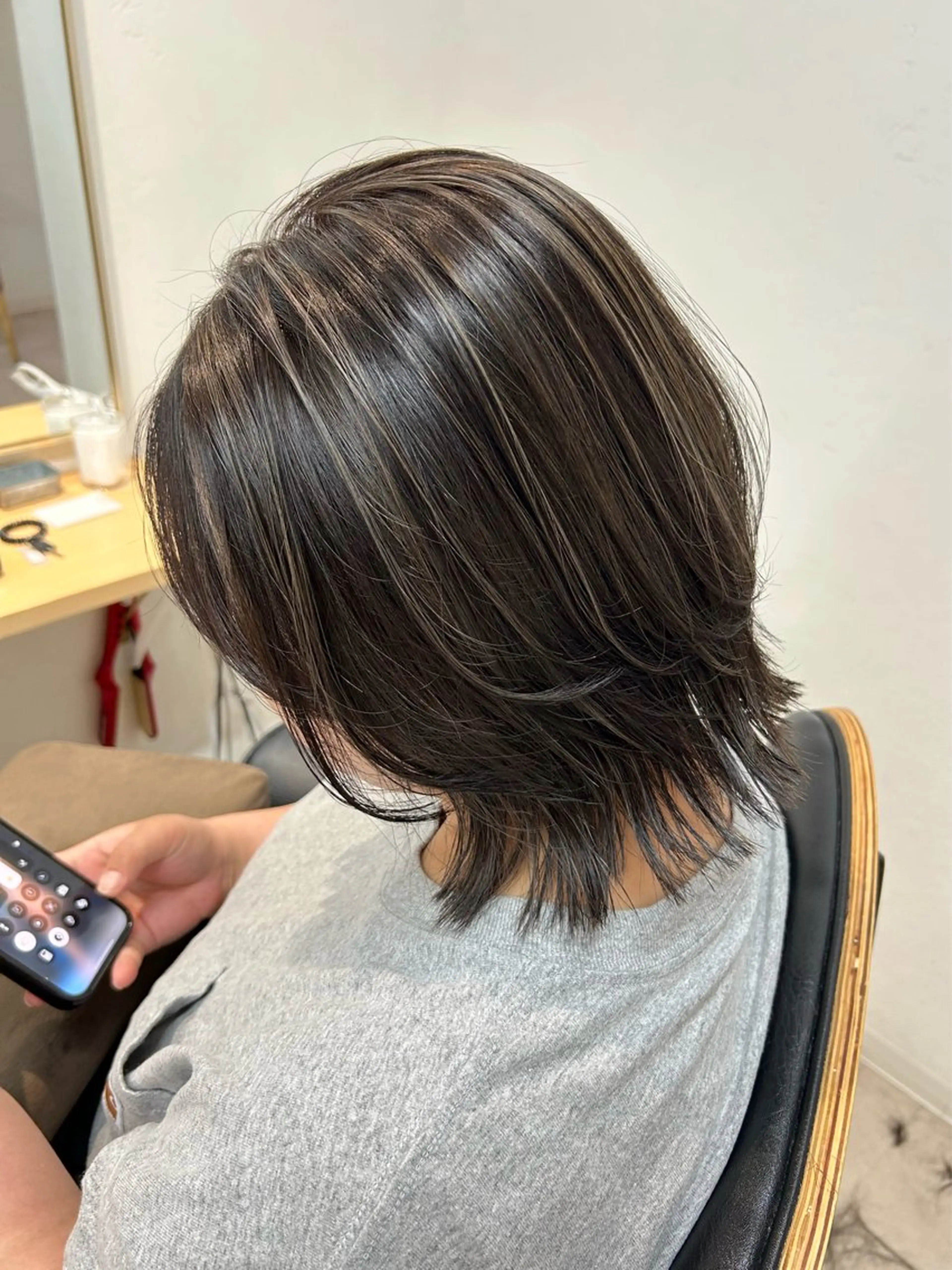 ミディアム カラー ボブレイヤー ハイライトカラー ボブ ハイライト レイヤーカット カット ヘアカラー トリートメント ショート/レイヤー/ 艶カラー/まなみのヘアスタイル