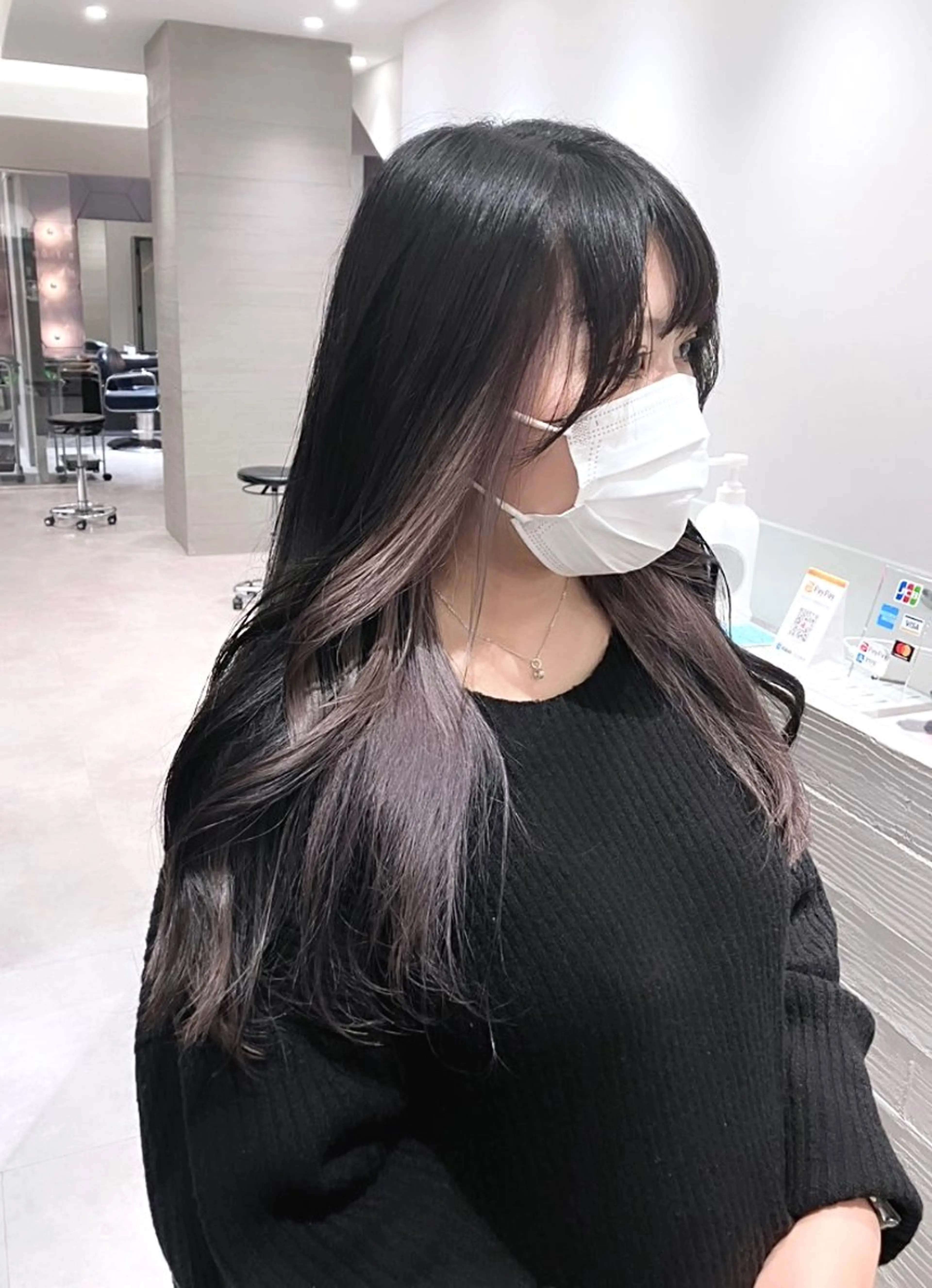 ロング カラー ベージュカラー シルバー シルバーベージュ サキ🤍ハイトーン 🩰くびれ巻きヘアのヘアスタイル