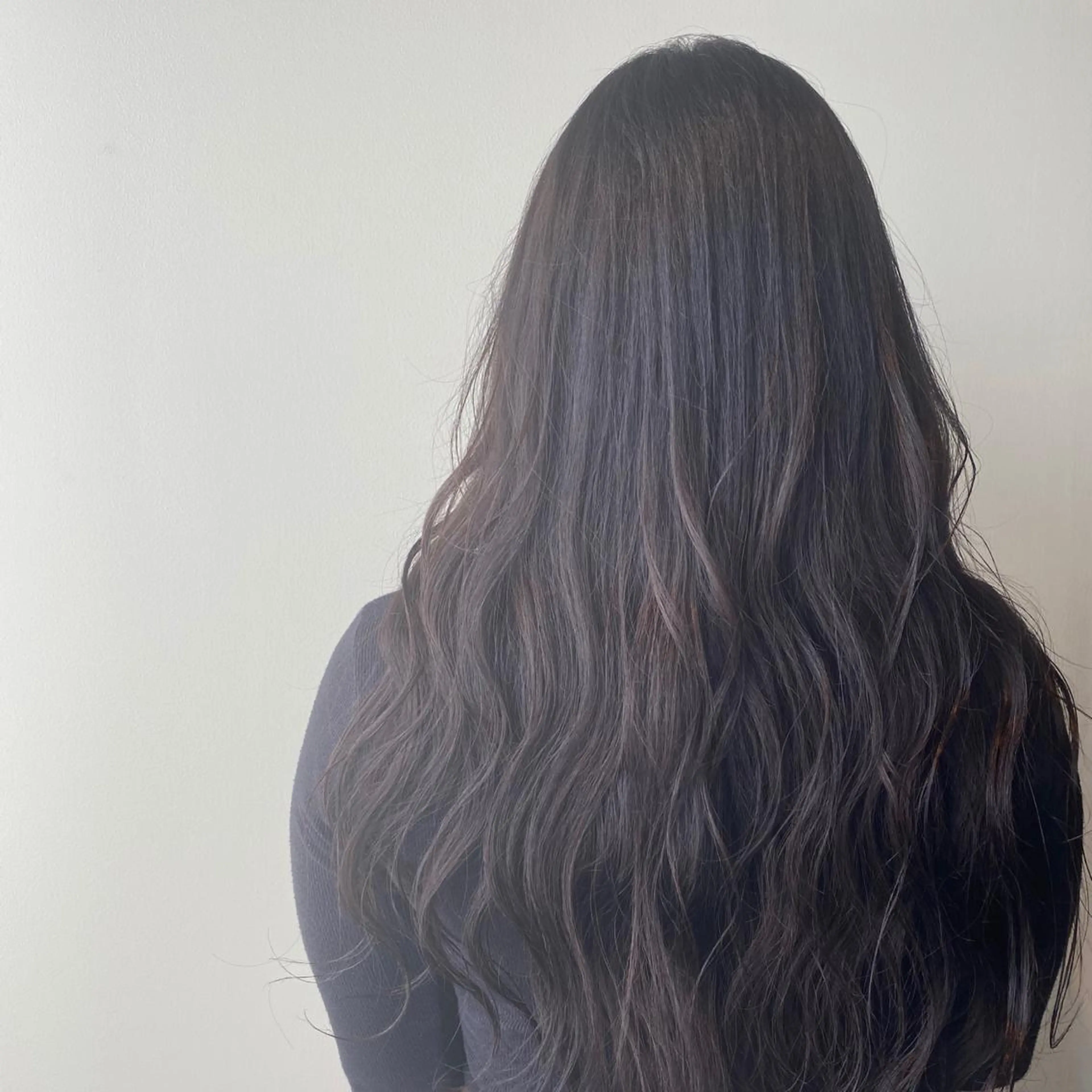 ロング カラー ダークグレー ダークグレージュ グレージュ 🌿ガクト 🌿艶髪透明感のヘアスタイル