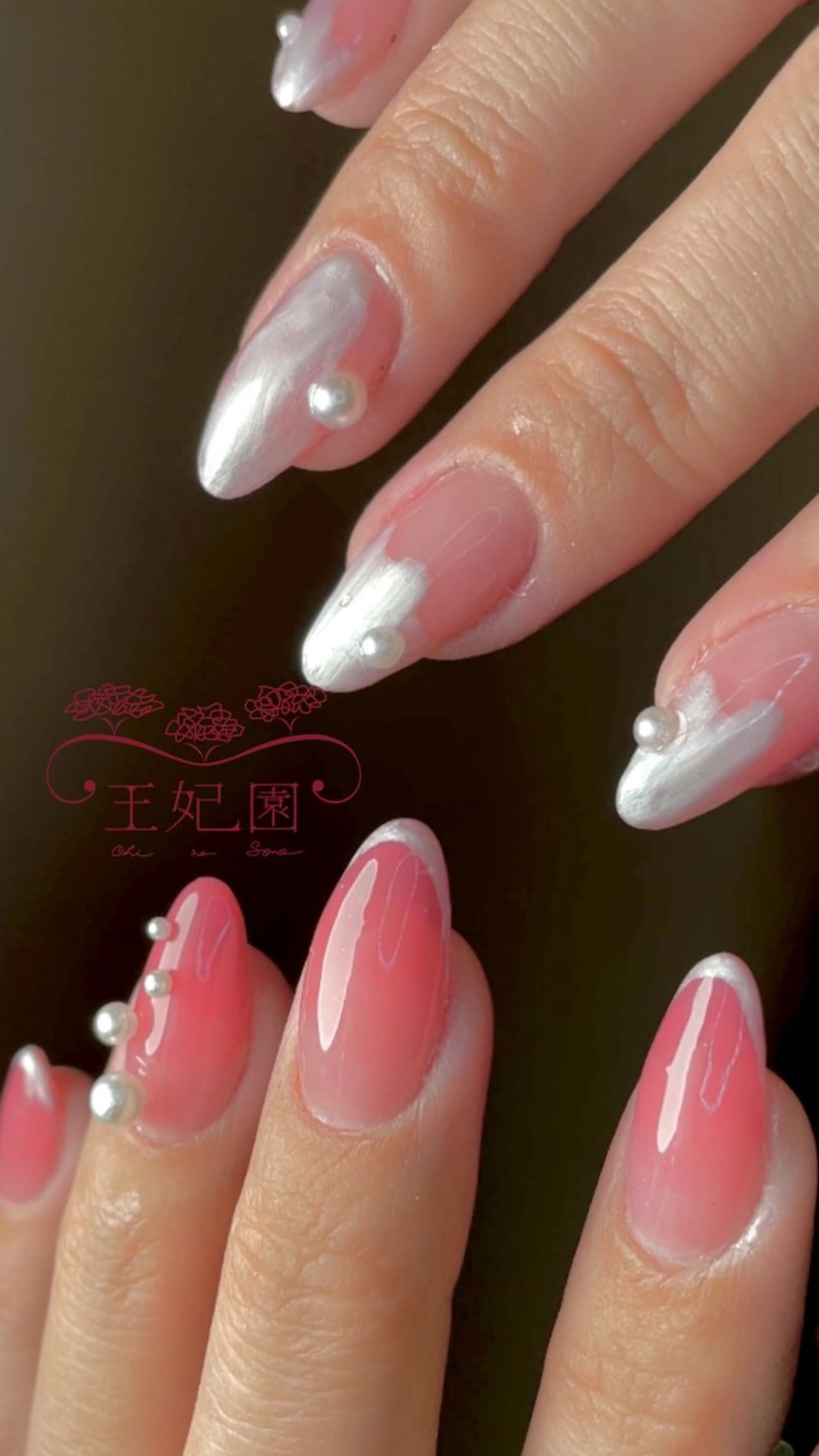 ネイル フレンチネイル ガラスフレンチ グラデーション マグネットネイル 冬ネイル nail salon王妃の園所属・王妃の園 ohinosonoのネイルデザイン