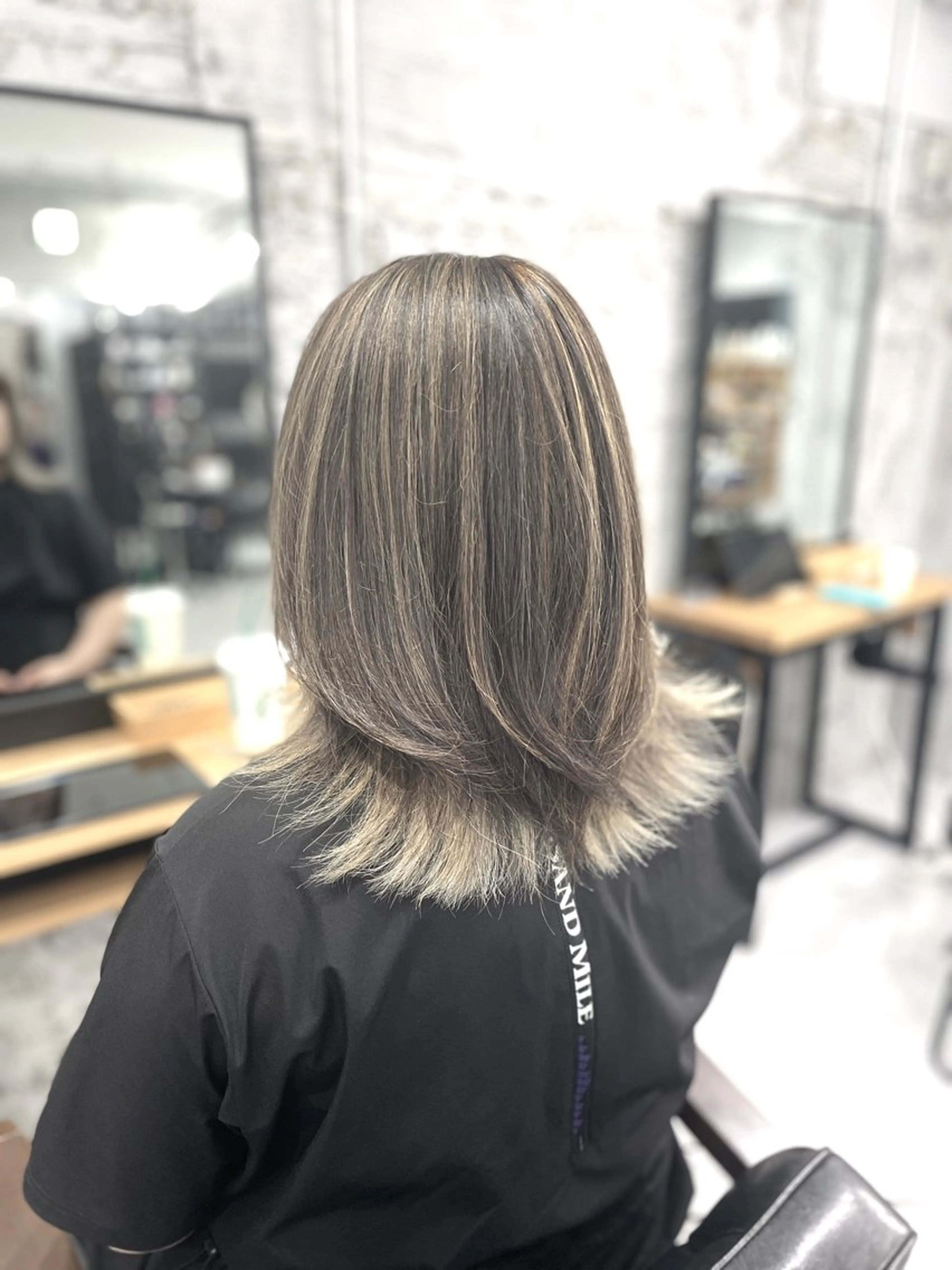 ミディアム カット ヘアカラー MICO hairのヘアスタイル