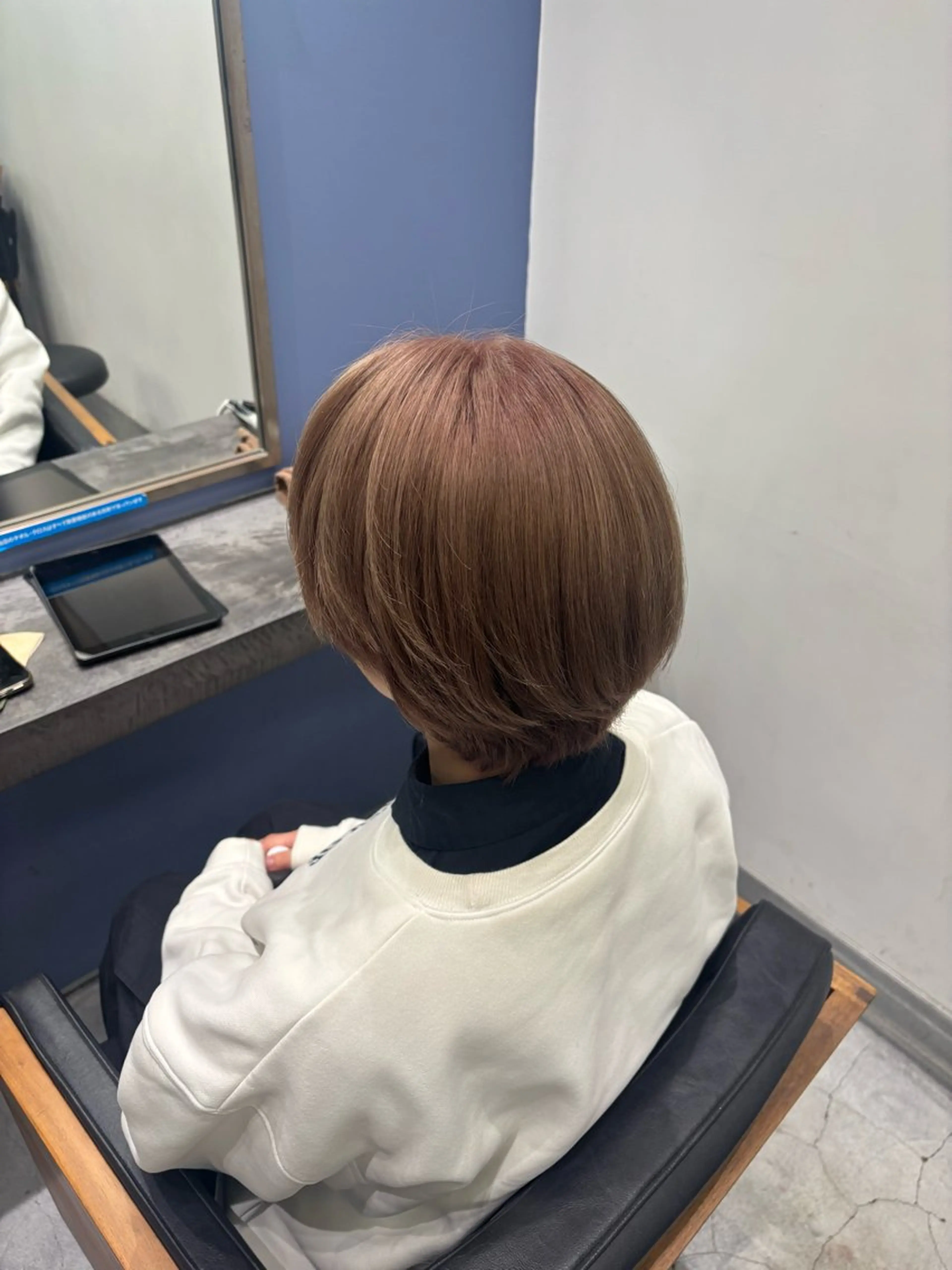 ショート カラー ベージュカラー ブリーチ ミルクティーベージュ ヘアカラー 〖❁ちひろ| LEONID❁〗のヘアスタイル