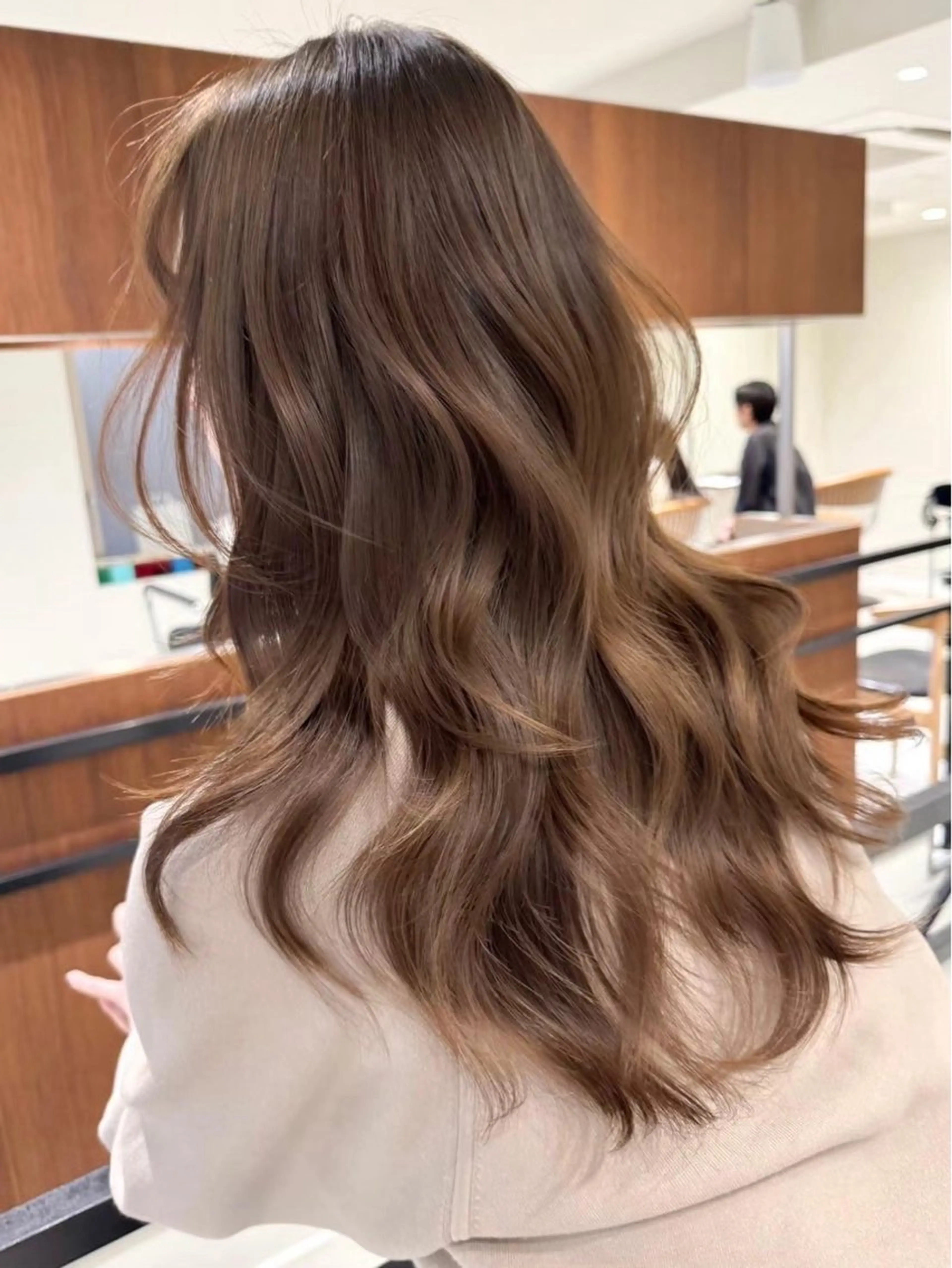 ロング ヘアカラー 鈴木 菜々映のヘアスタイル