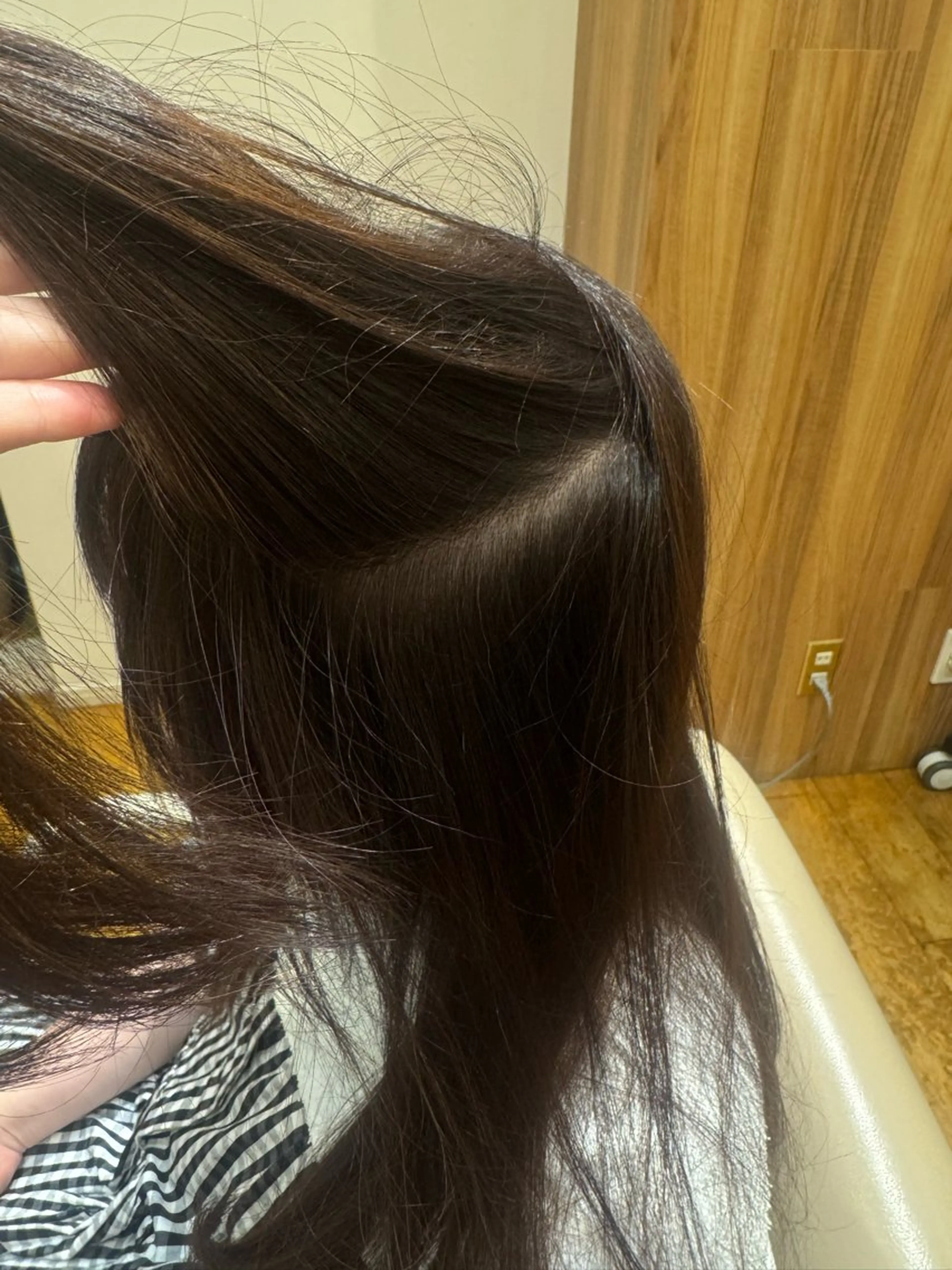 カラー 岡本 実來のヘアスタイル