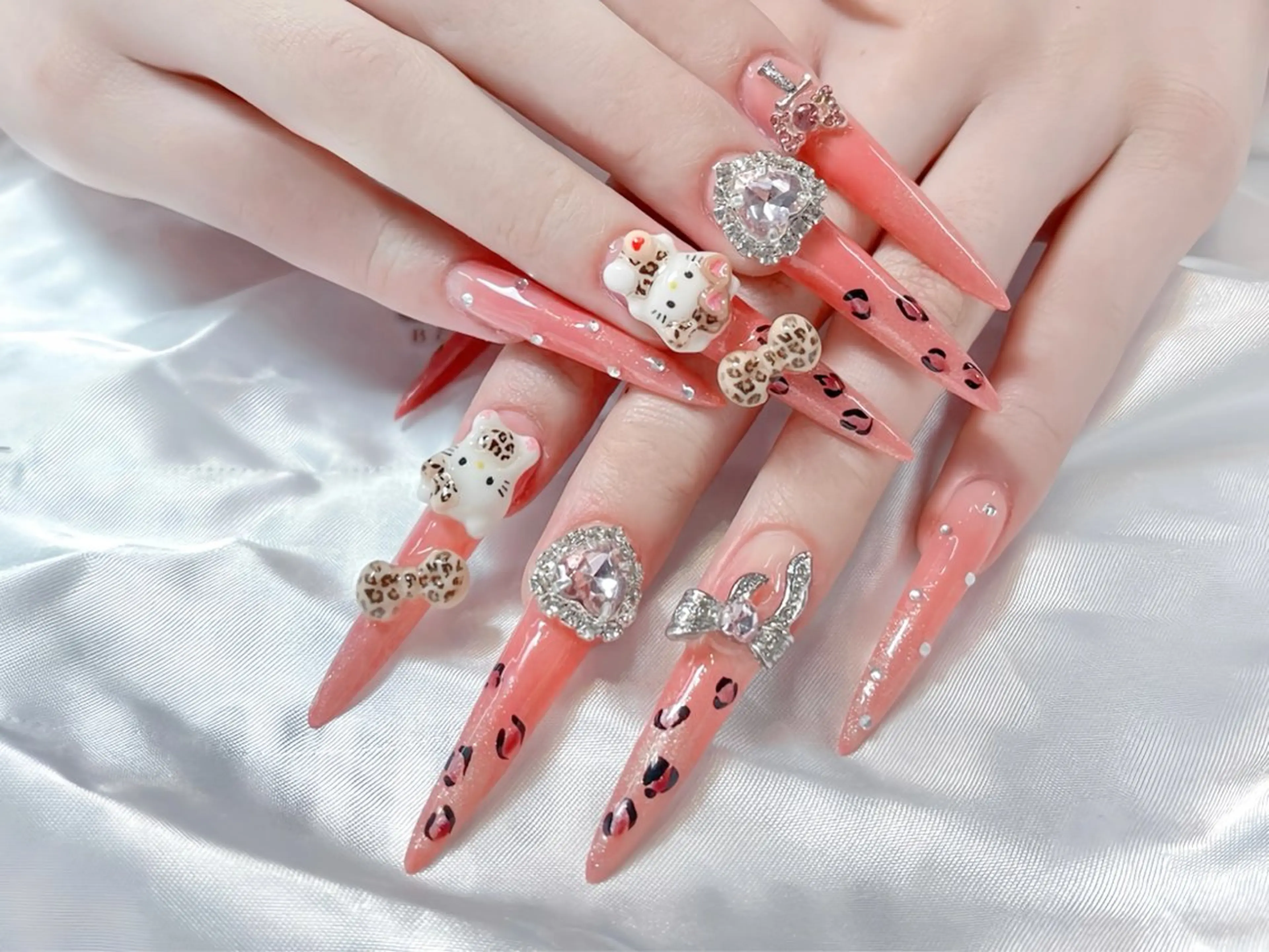 ネイル オーロラネイル ジェルネイル 韓国ネイル ロングネイル マグネットネイル ハンドネイル Rin Nail Shinokuboのネイルデザイン