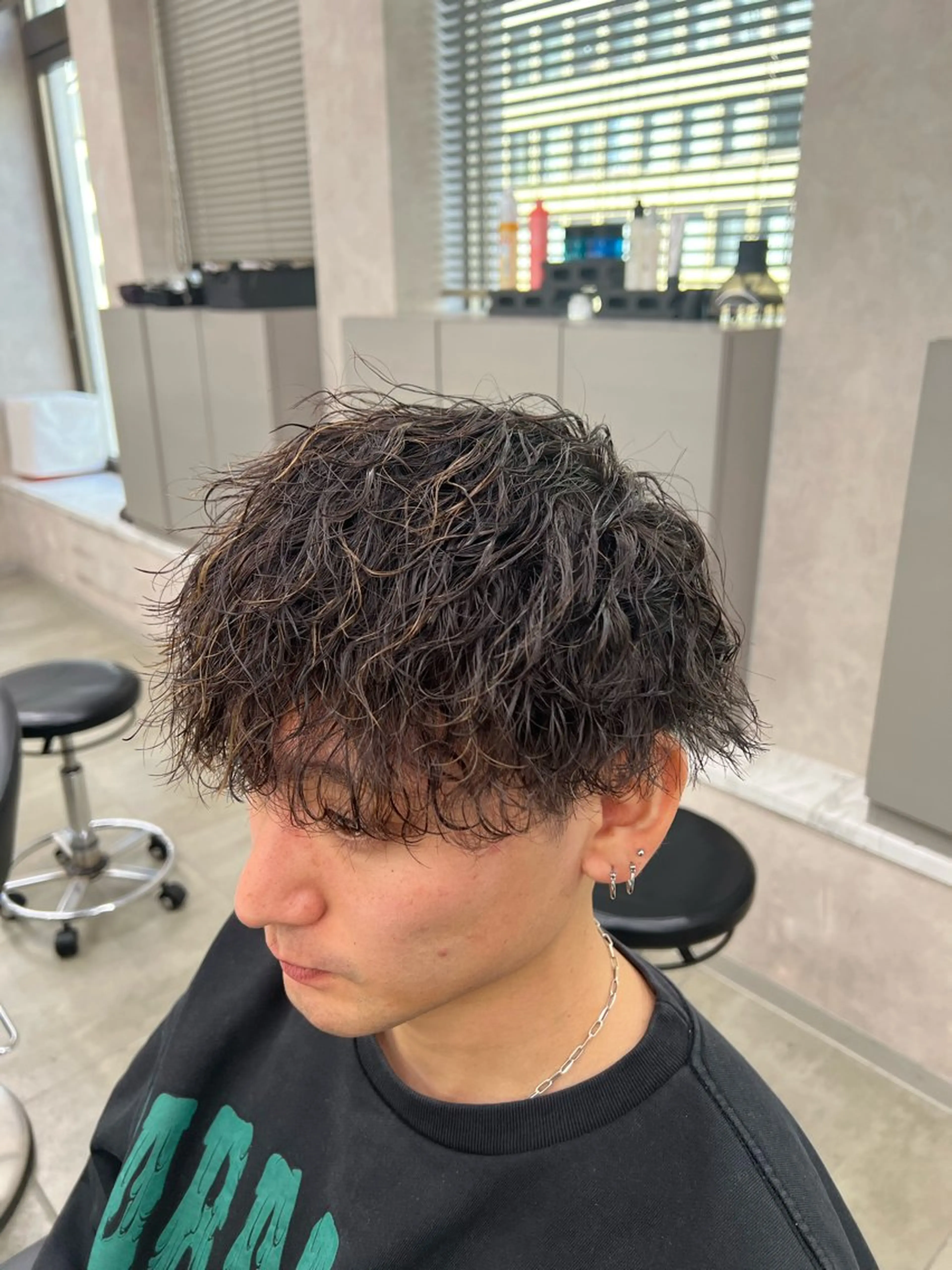 ショート カラー パーマ メンズ メンズパーマ カット パーマ トリートメント ヘッドスパ ヘアセット 💎韓国/ レイヤー カット/ 暖色🫧のヘアスタイル