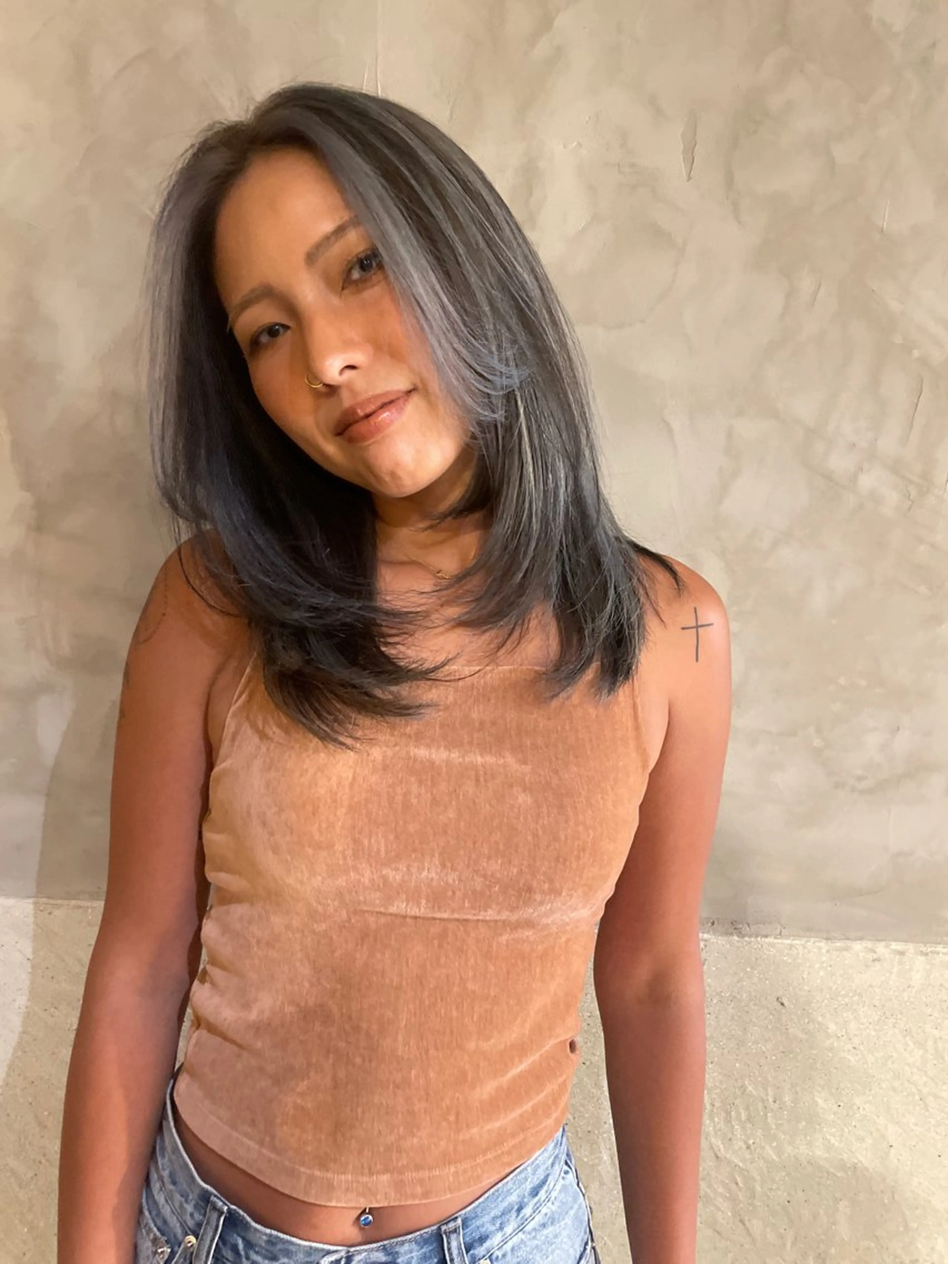 セミロング カラー ハイライトカラー ハイライト カット ヘアカラー トリートメント さの あやねのヘアスタイル