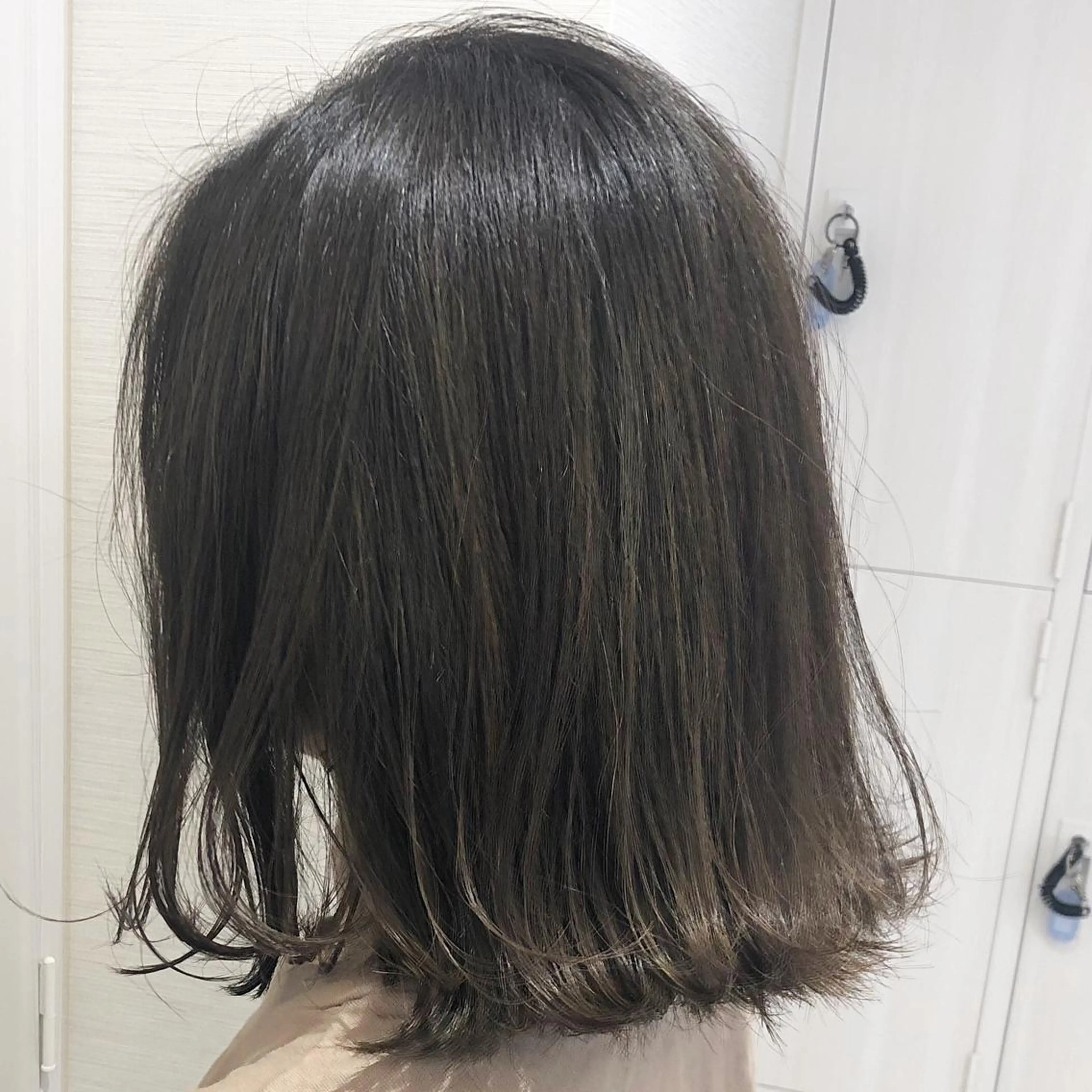 カラー 三鷹で1番ショート ボブをカットする新谷のヘアスタイル