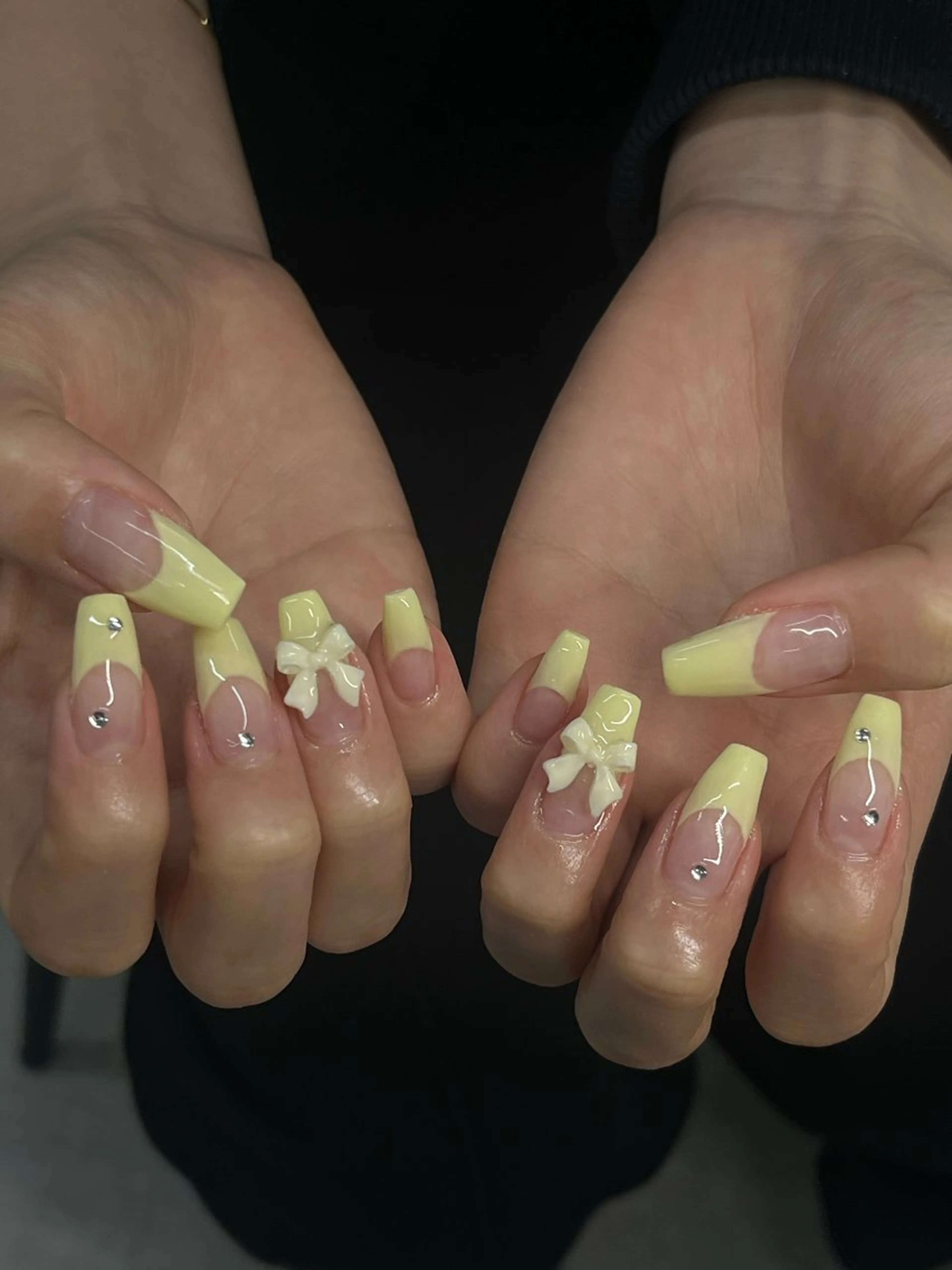 ネイル フレンチネイル 黄色 schon 🎀saraのネイルデザイン