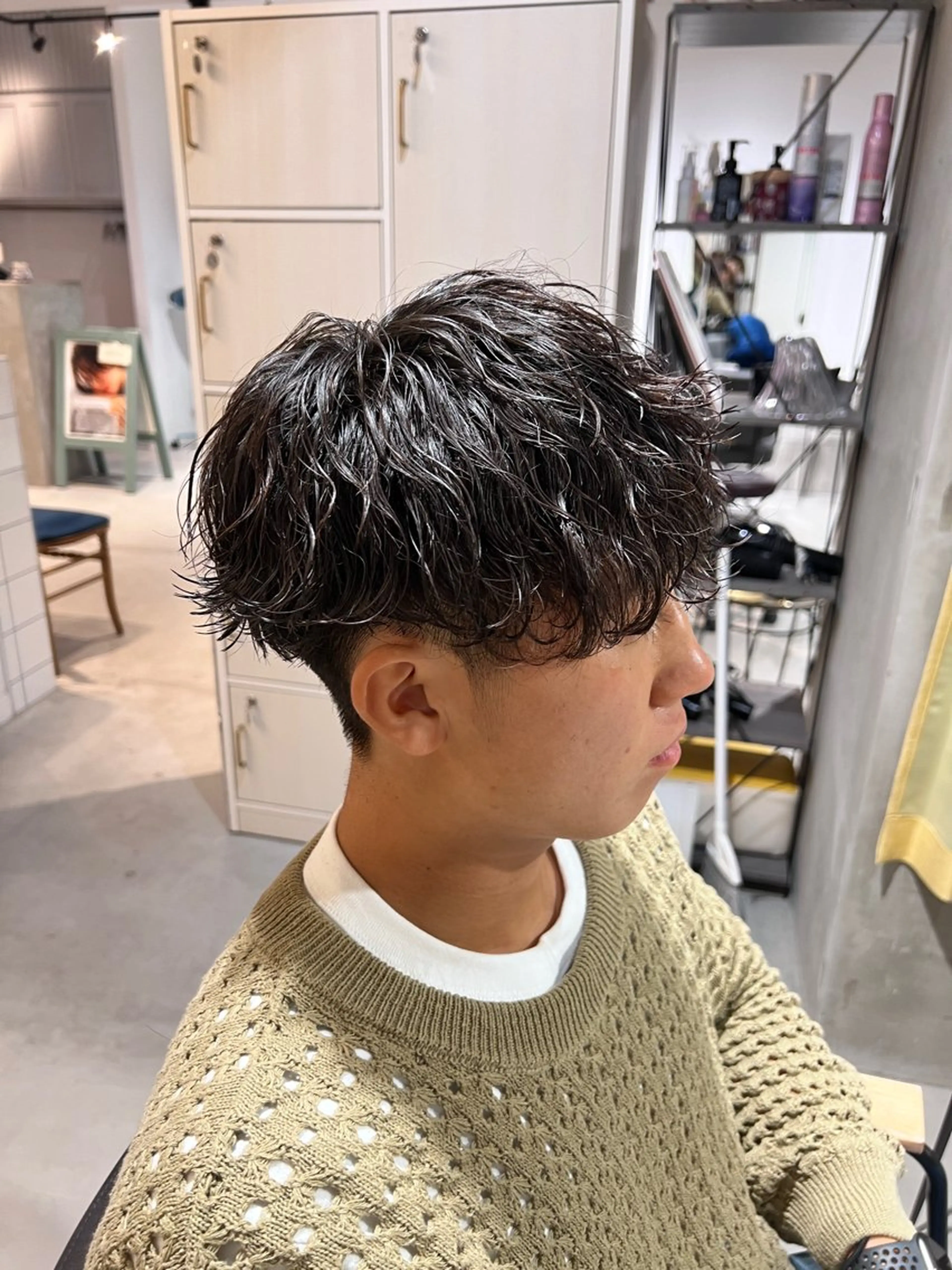 ミディアム パーマ メンズ ミディアムパーマ メンズパーマ 波巻きパーマ カット パーマ メンズカットパーマ ✂️ JOYAのヘアスタイル
