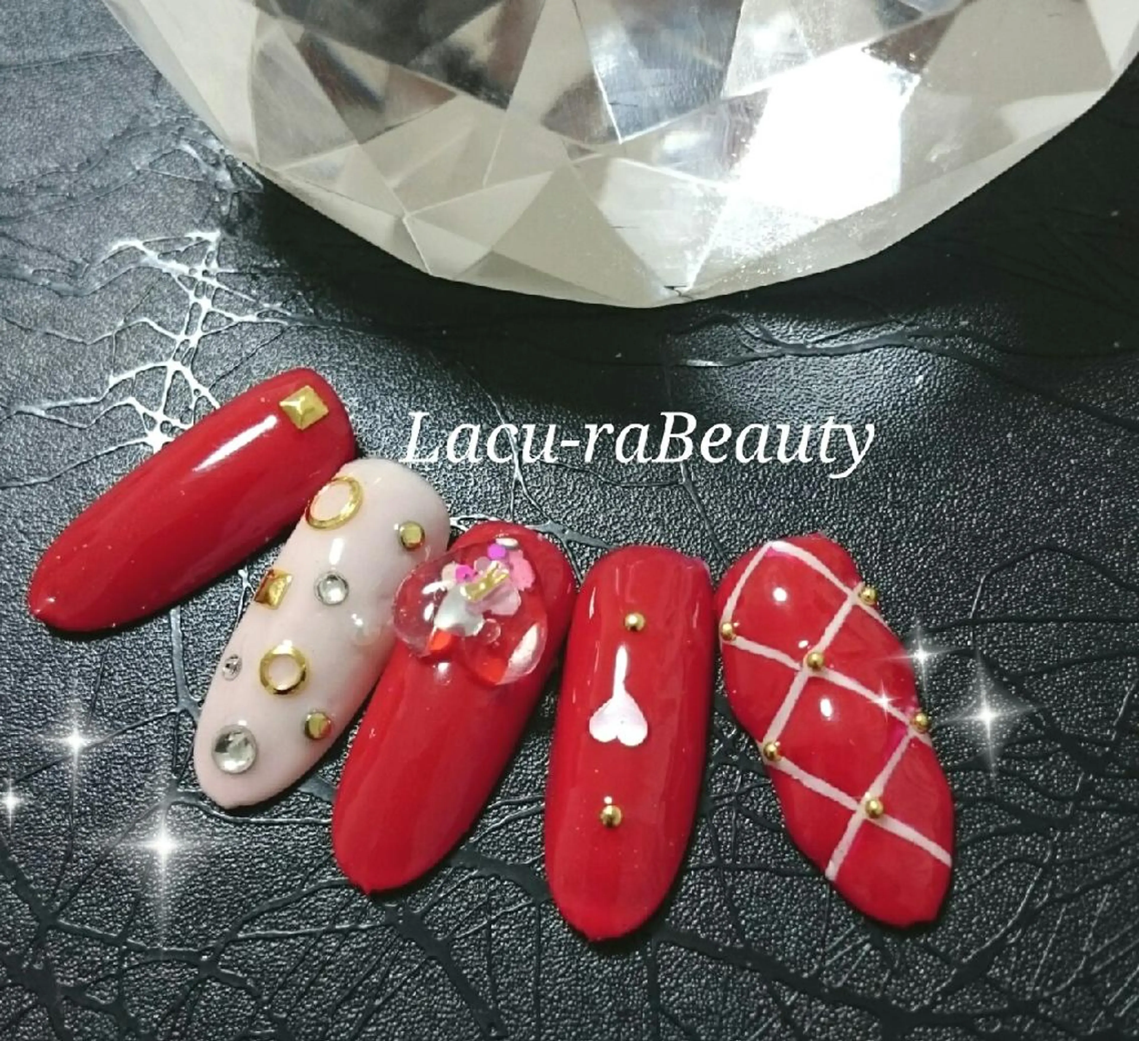 ネイル ハート 小顔と腸の専門店 ラクーラビューティのエステ・リラクイメージ