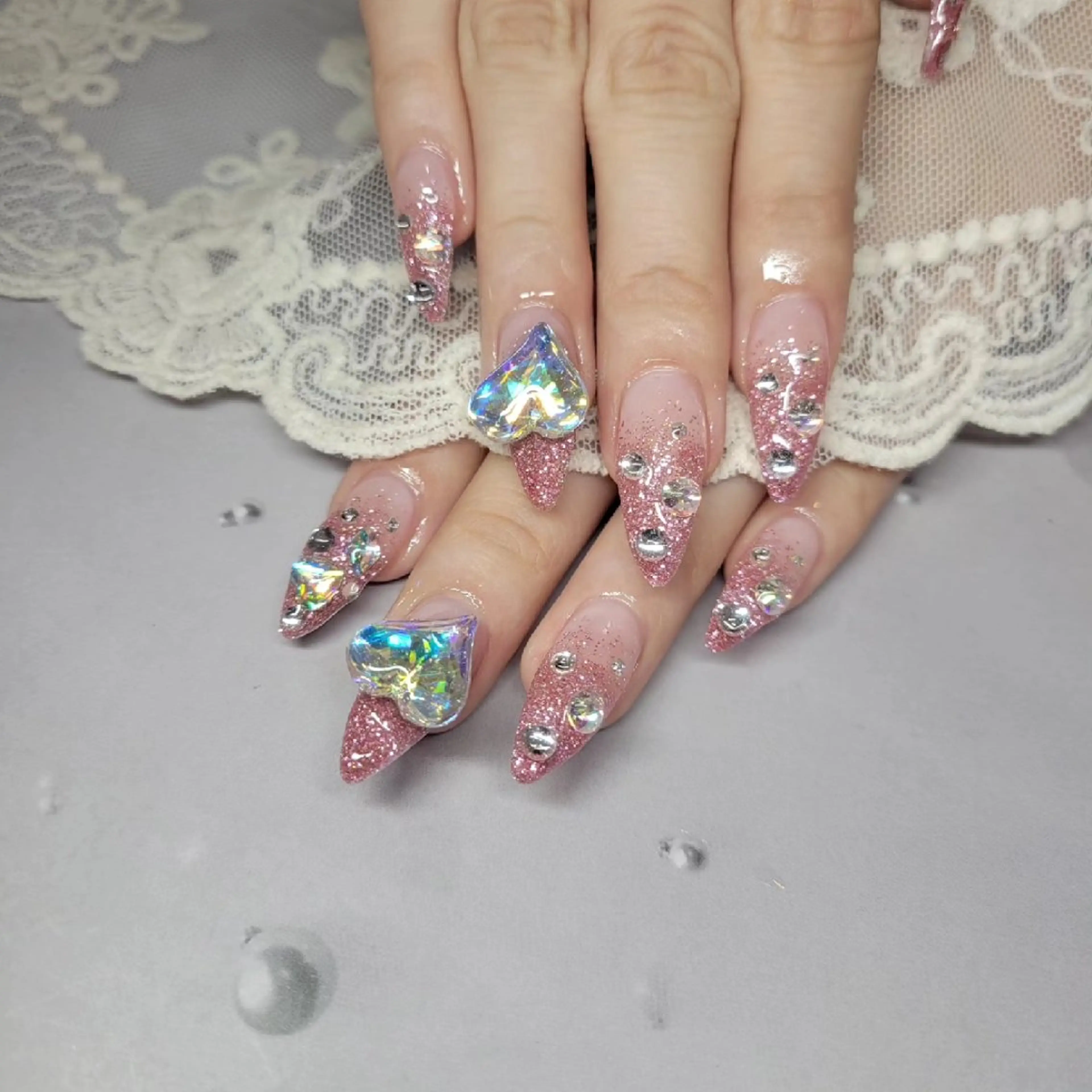 ネイル ジェルネイル ハート キラキラネイル ピンク バレンタイン Nail salon Coco所属・Nail salon Coco【溝の口駅】のネイルデザイン