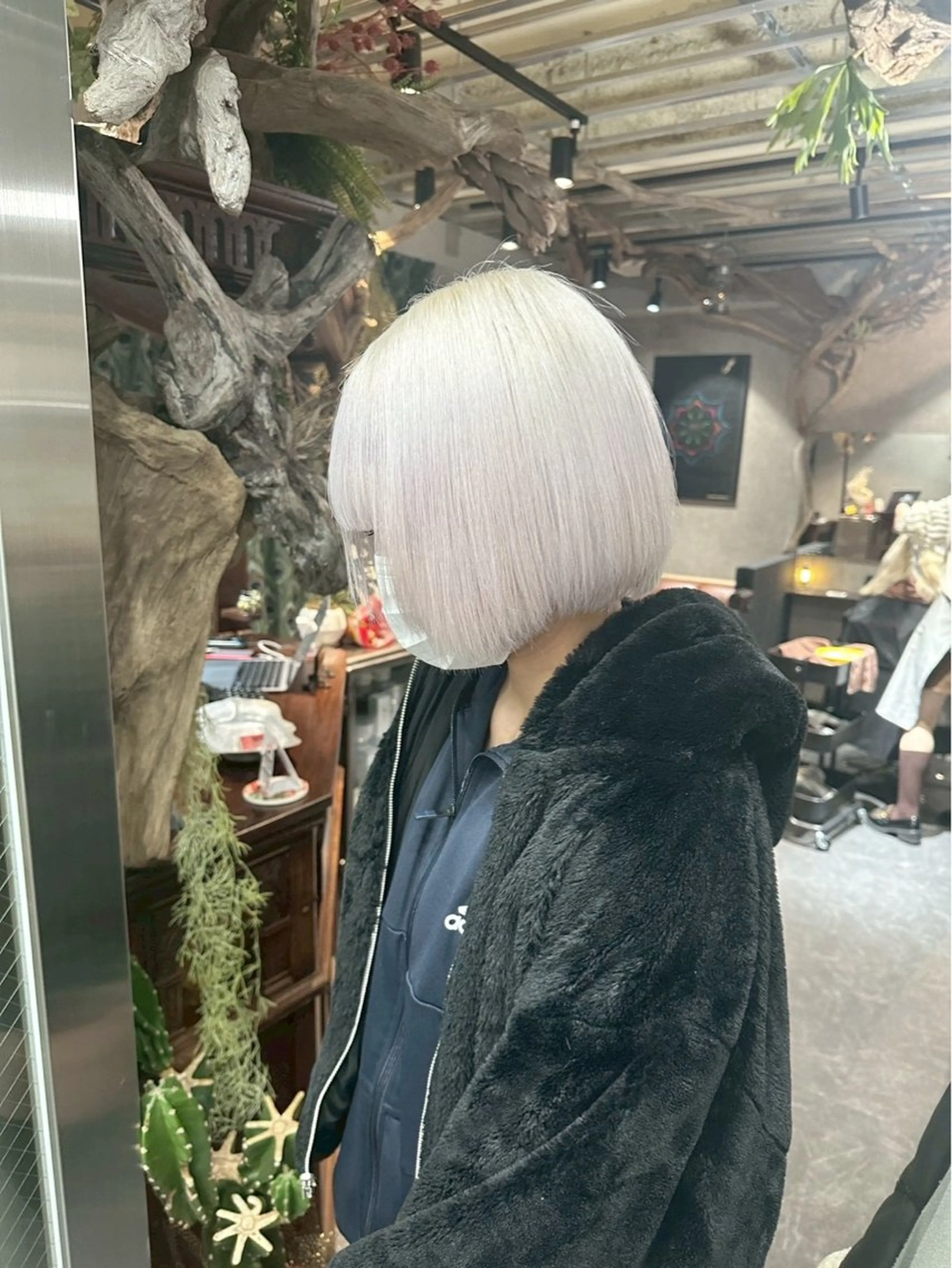 ショート カラー ブリーチ ケアブリーチ ダブルカラー ハイライトカラー ハイトーンカラー ヘアカラー トリートメント ravens デザインカラーのヘアスタイル