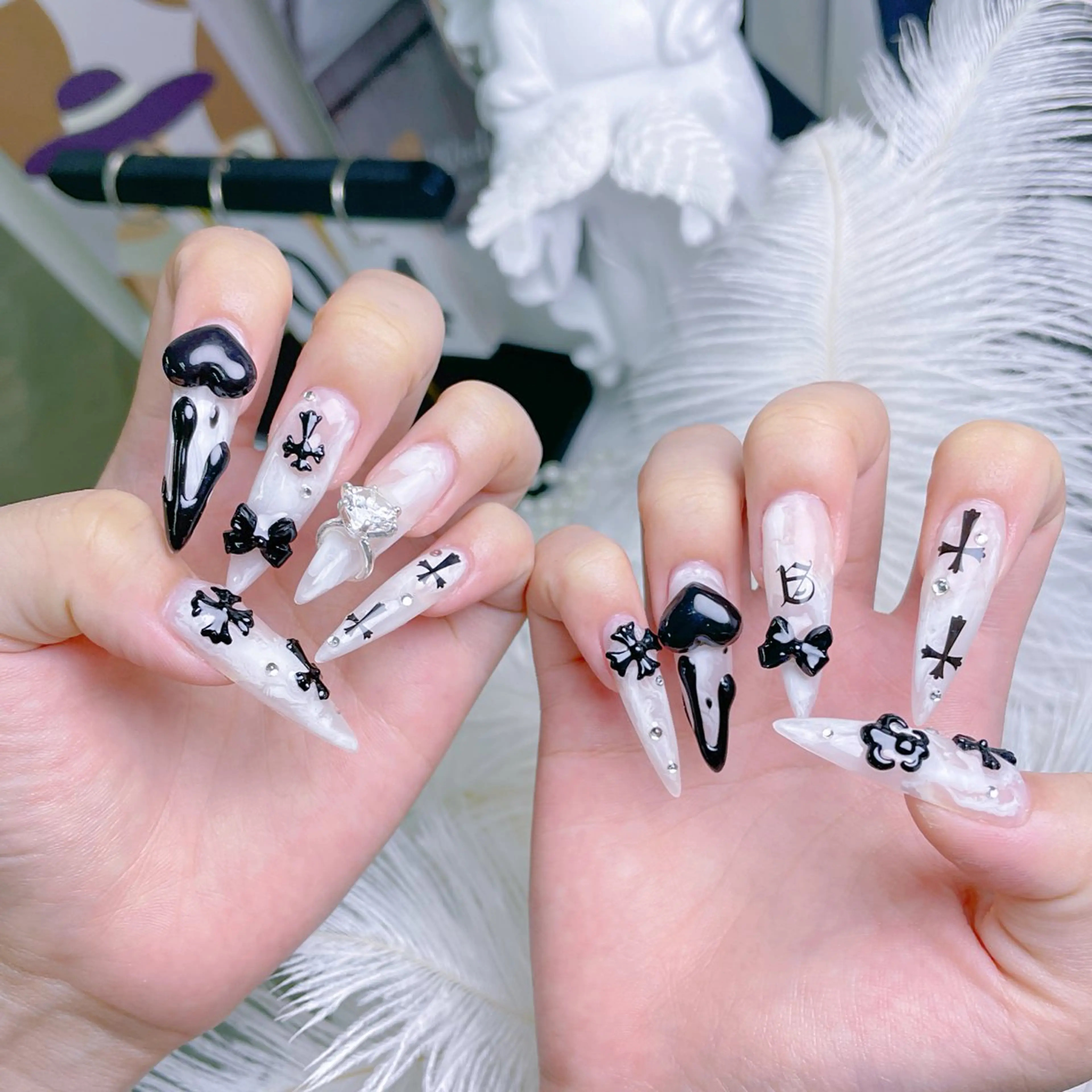 ネイル チークネイル クリアネイル ガーリー グラデーション キラキラネイル ハンドネイル NailPrincess所属・princess スカルプ専門店のネイルデザイン