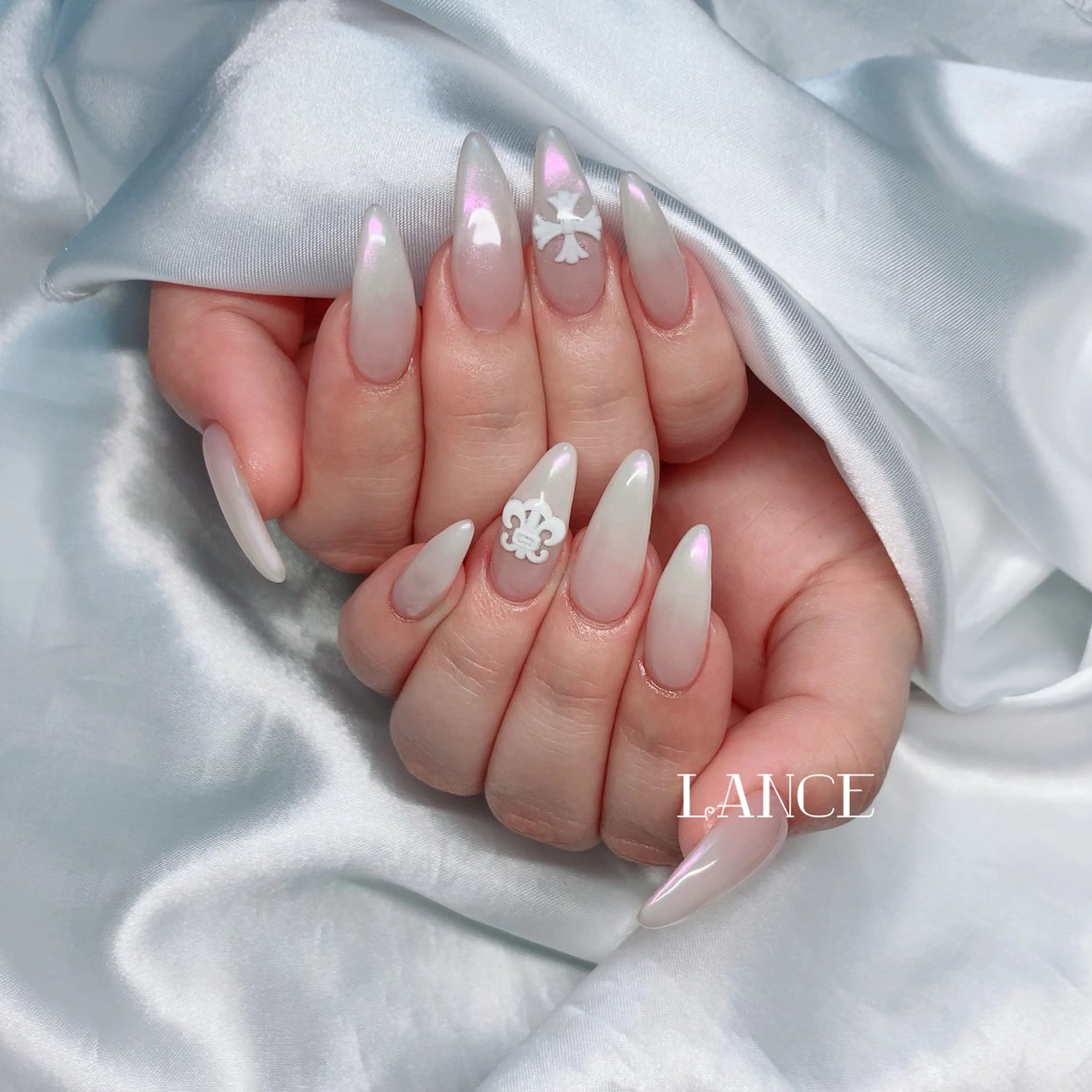 ネイル オーロラネイル フレンチネイル グラデーション キラキラネイル 韓国ネイル Lance nailのネイルデザイン