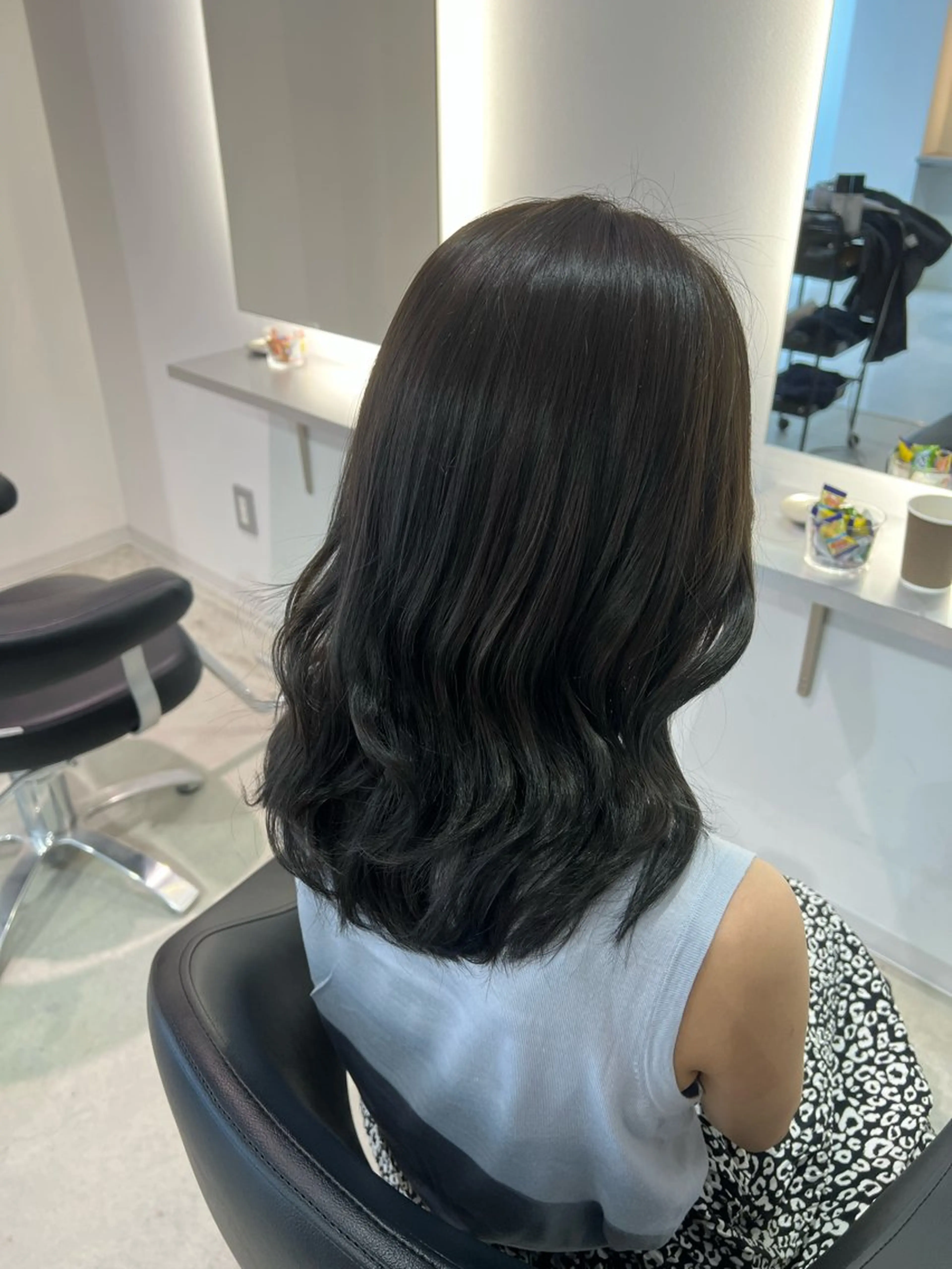 ミディアム カット ヘアカラー VISION 巻幡野花のヘアスタイル