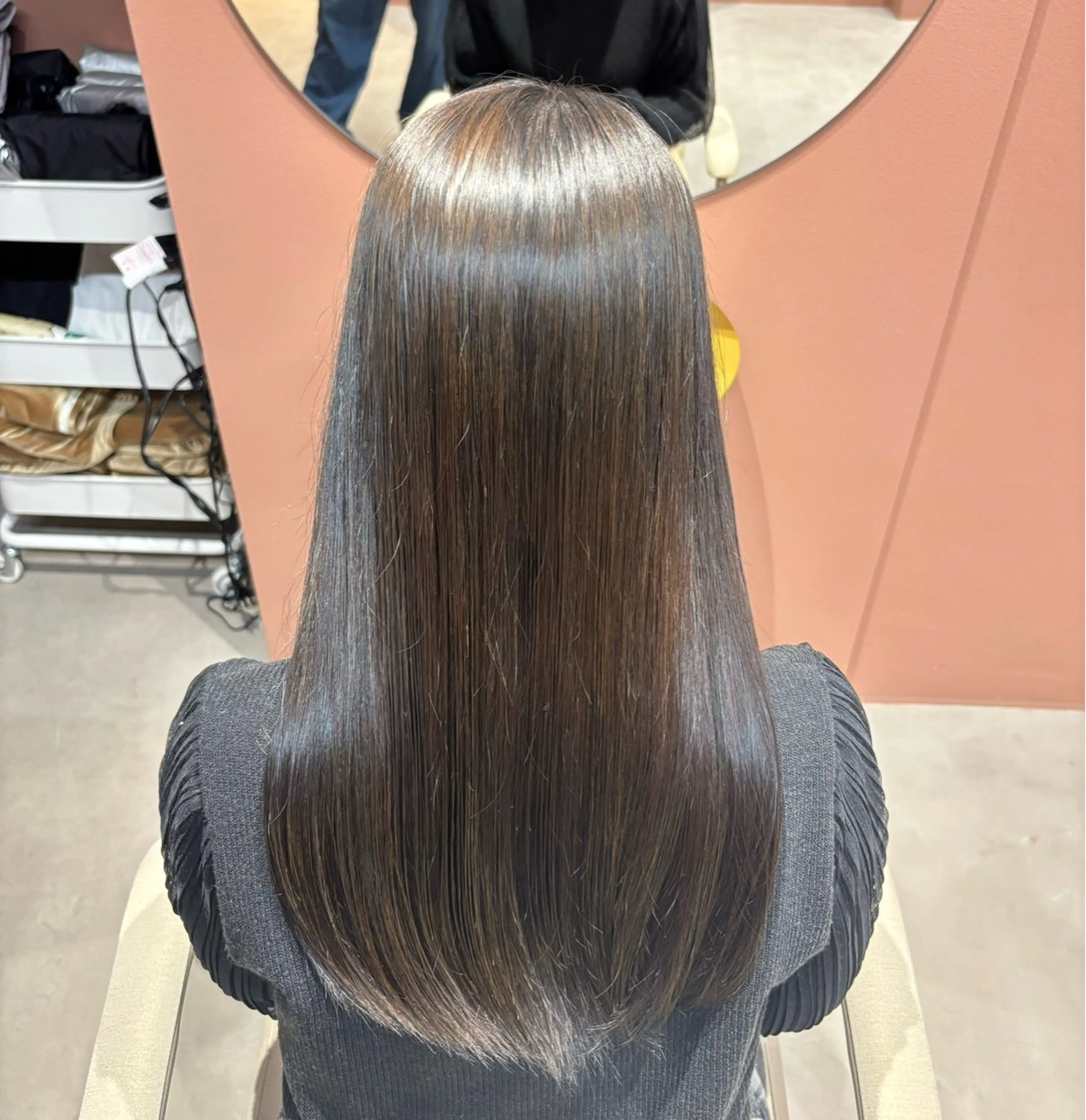 ロング カラー 松本 凪のヘアスタイル