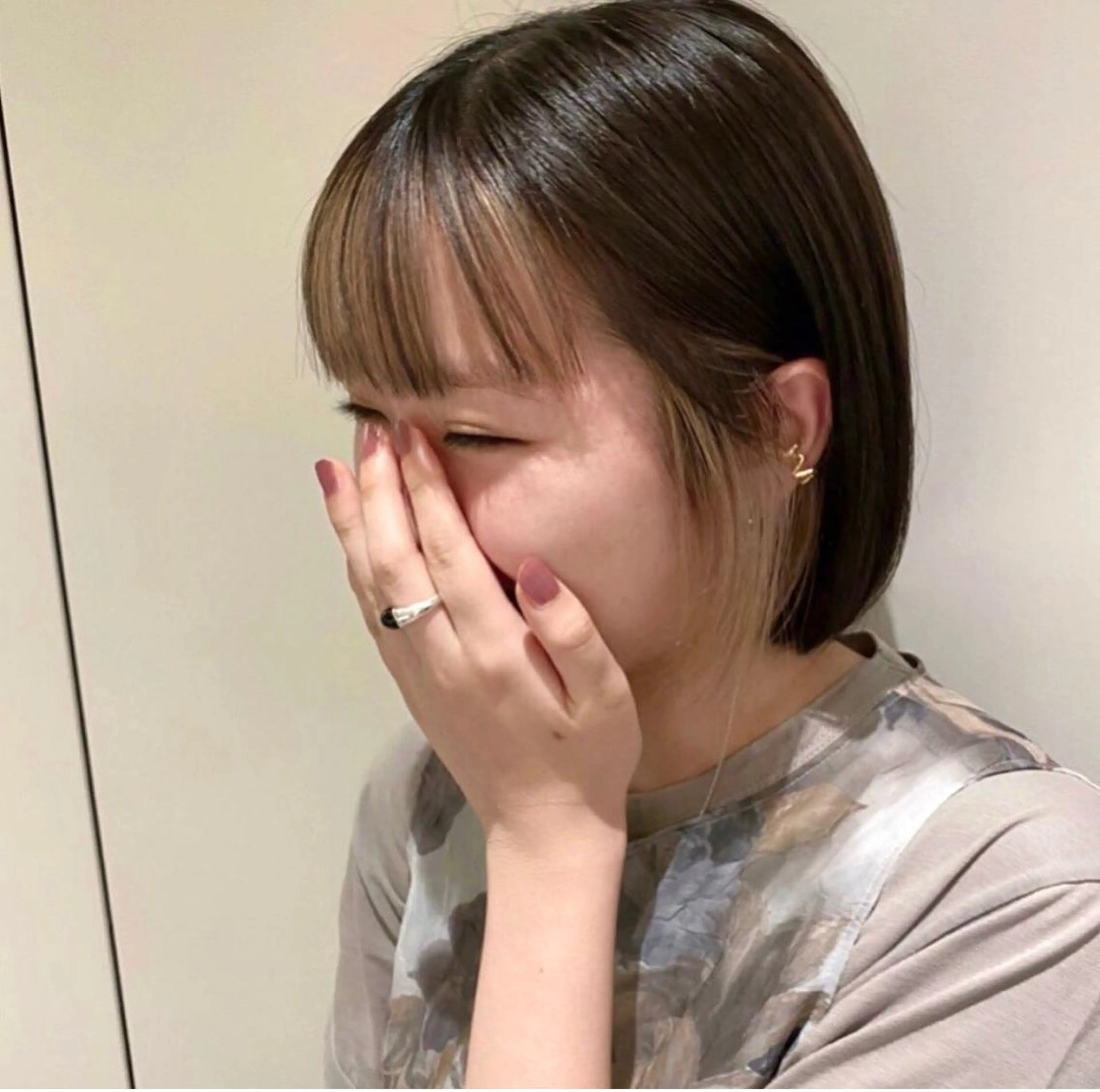 ショート カラー イヤリングカラー iLi所属・iLi 《イリ》のヘアスタイル