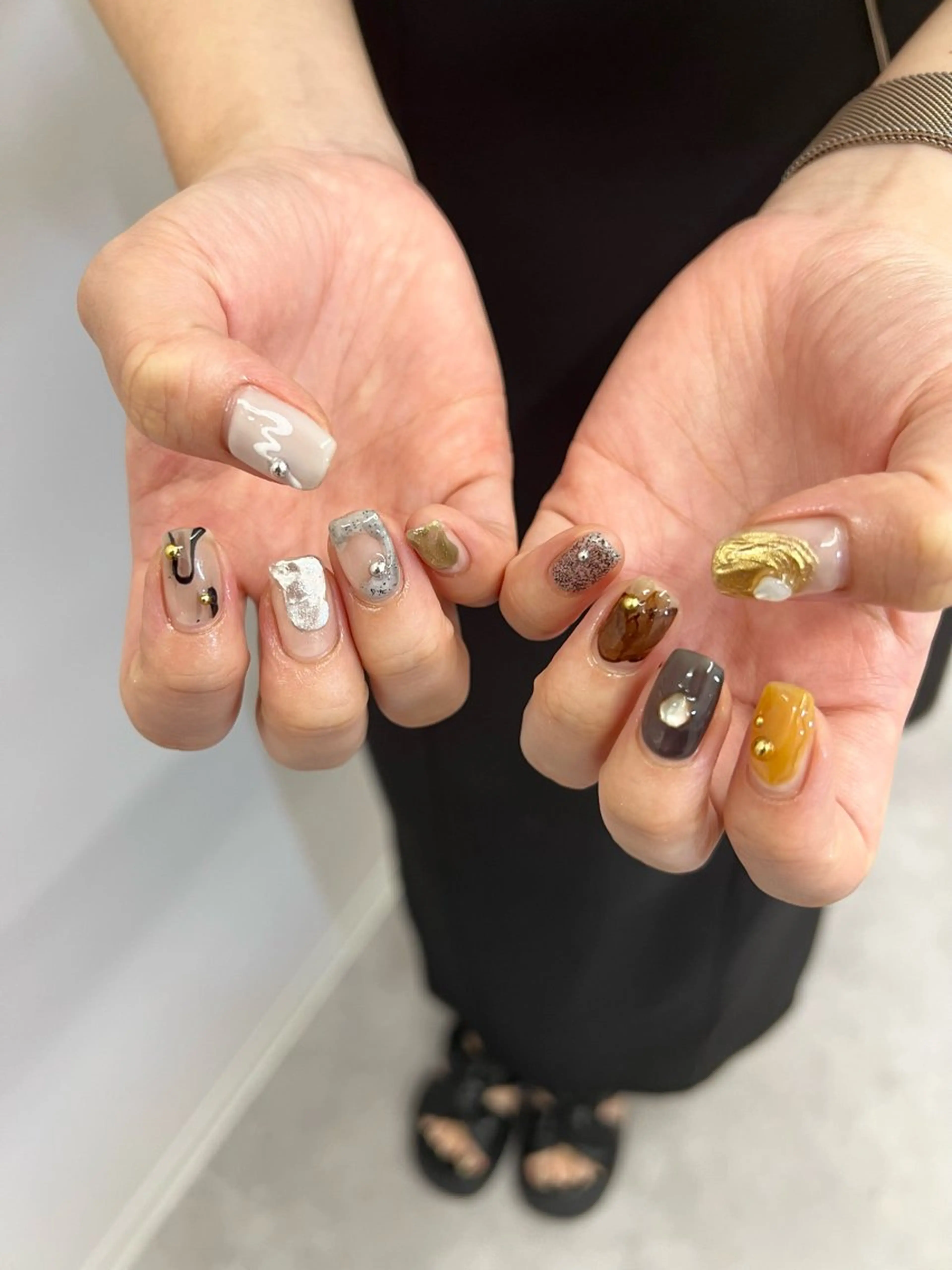 ネイル ブラウン ジェルネイル 韓国ネイル マグネットネイル ニュアンスネイル ハンドネイル ハンドケア Bana_ Nailのネイルデザイン